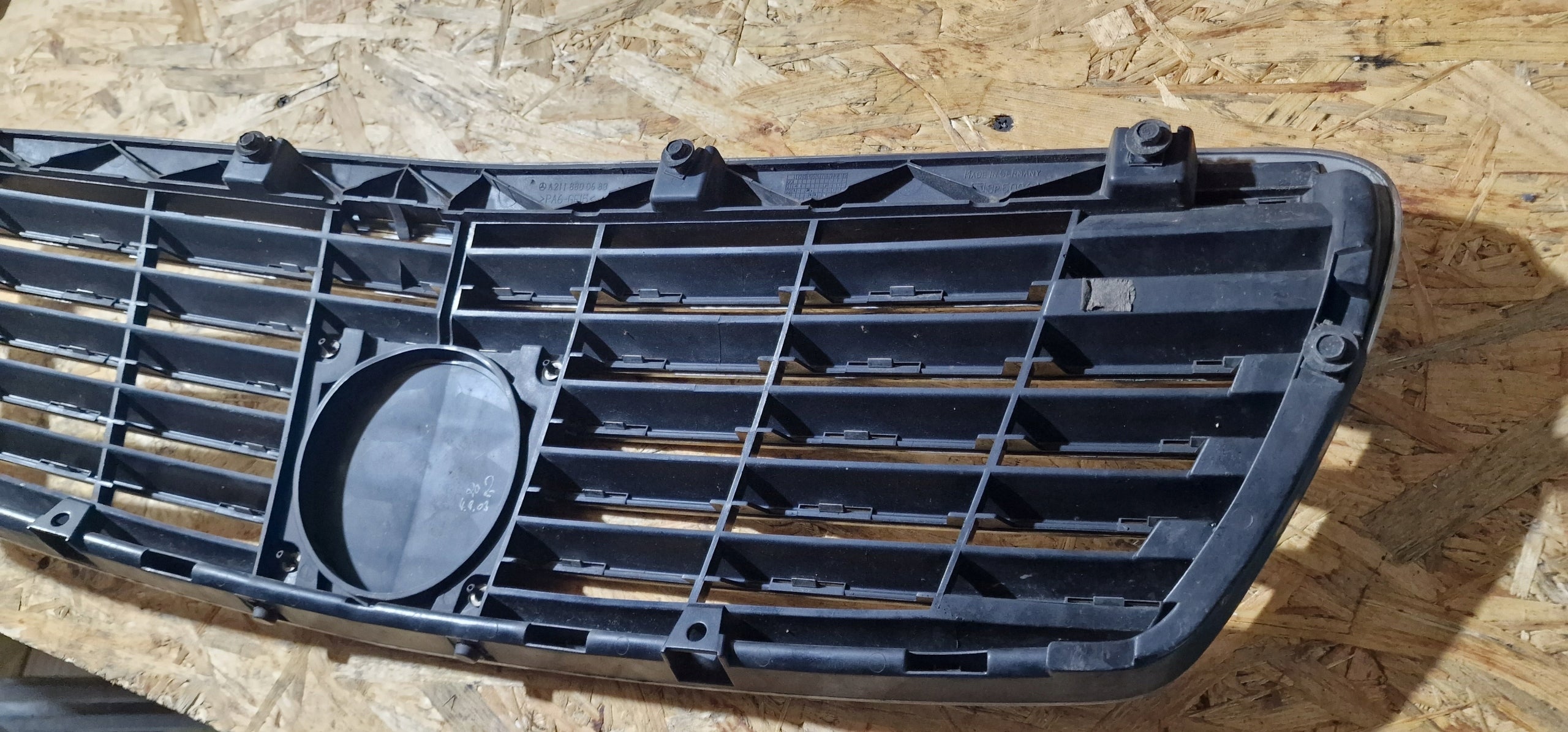 Kühlergrill Mercedes E 211 FRONTGRILL A2118800683 Kühlergitter