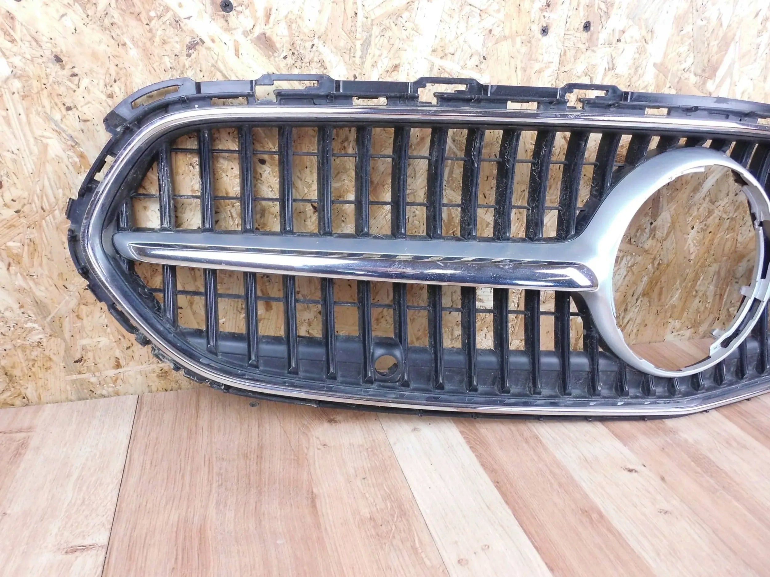 Kühlergrill Mercedes A206 FRONTGRILL A2068883800 Kühlergitter