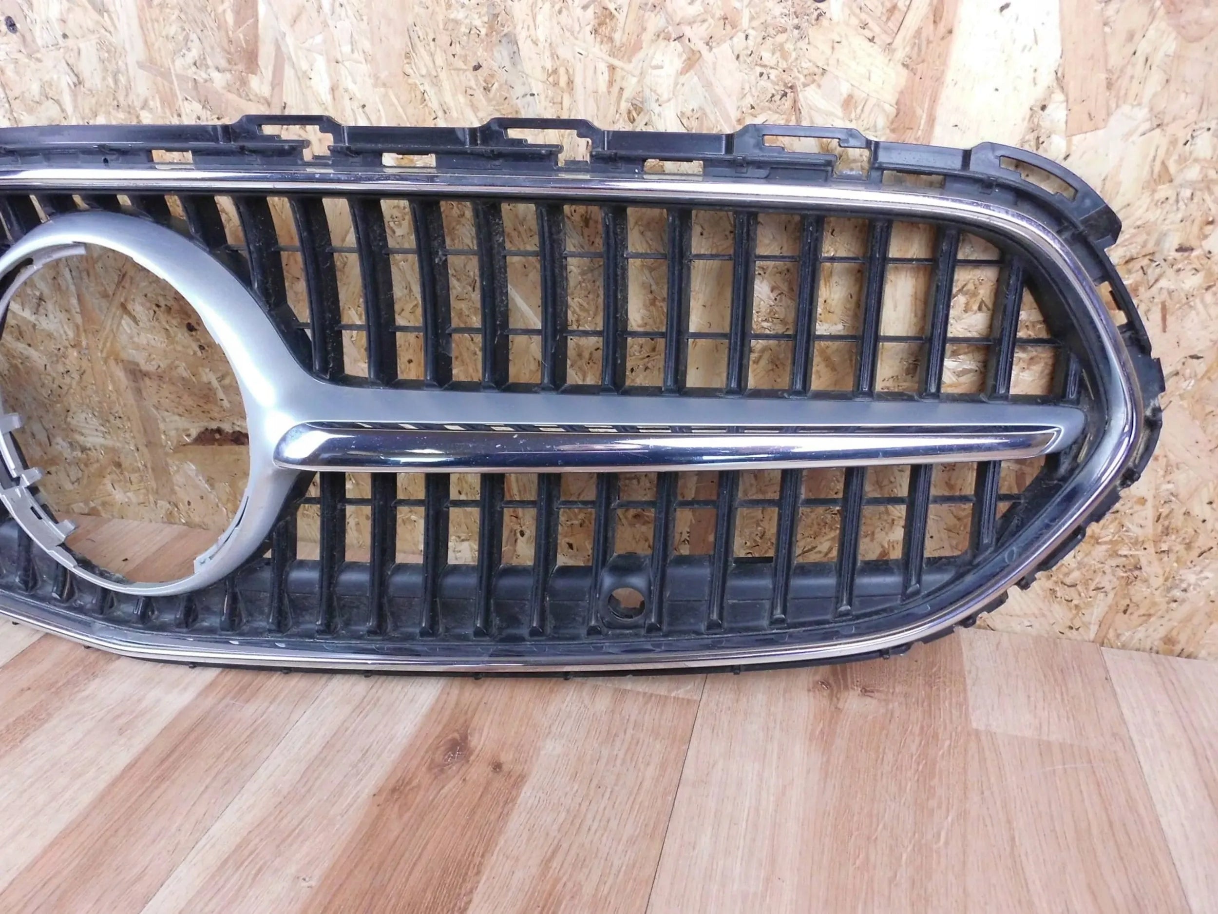 Kühlergrill Mercedes A206 FRONTGRILL A2068883800 Kühlergitter