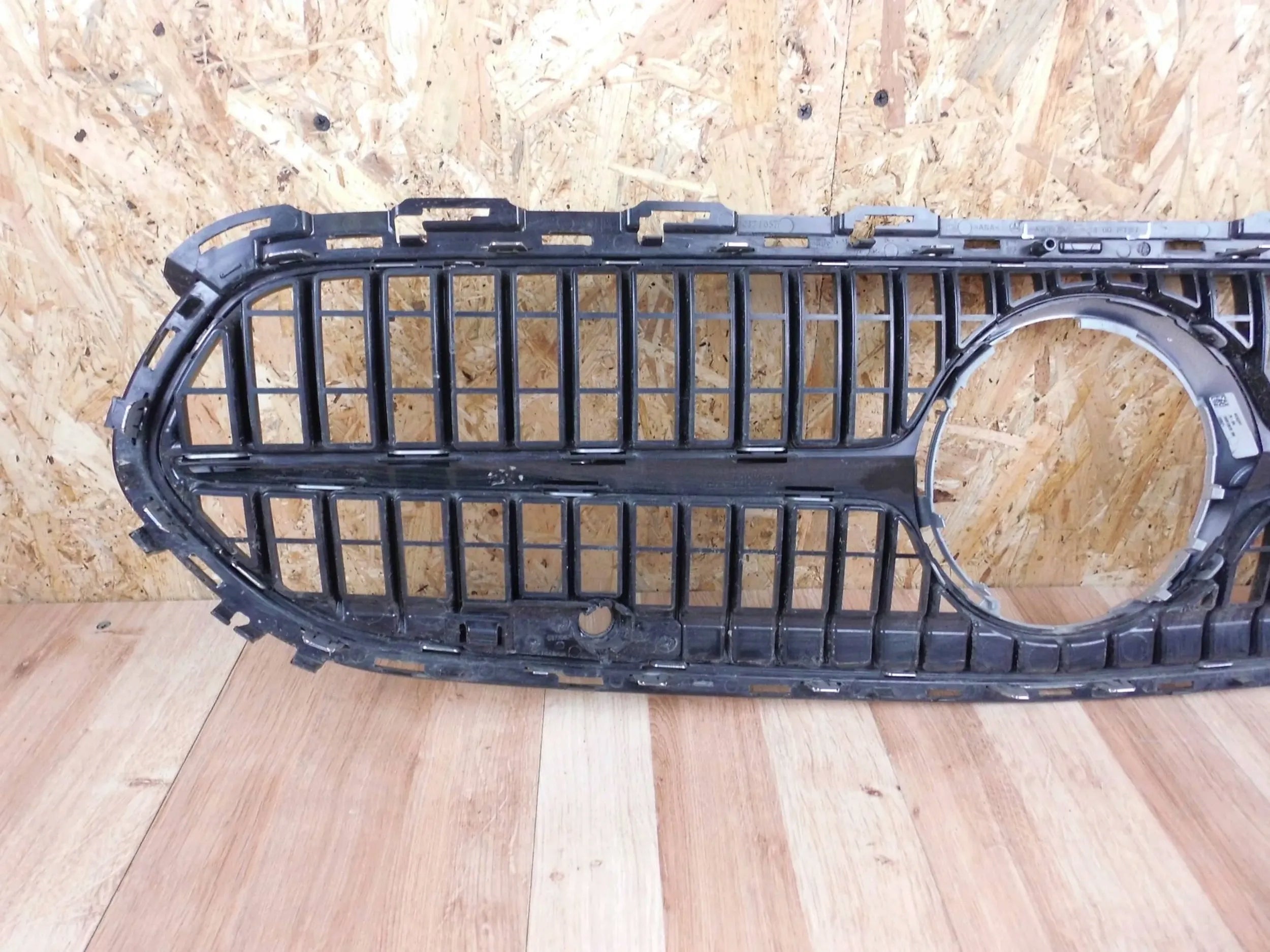 Kühlergrill Mercedes A206 FRONTGRILL A2068883800 Kühlergitter