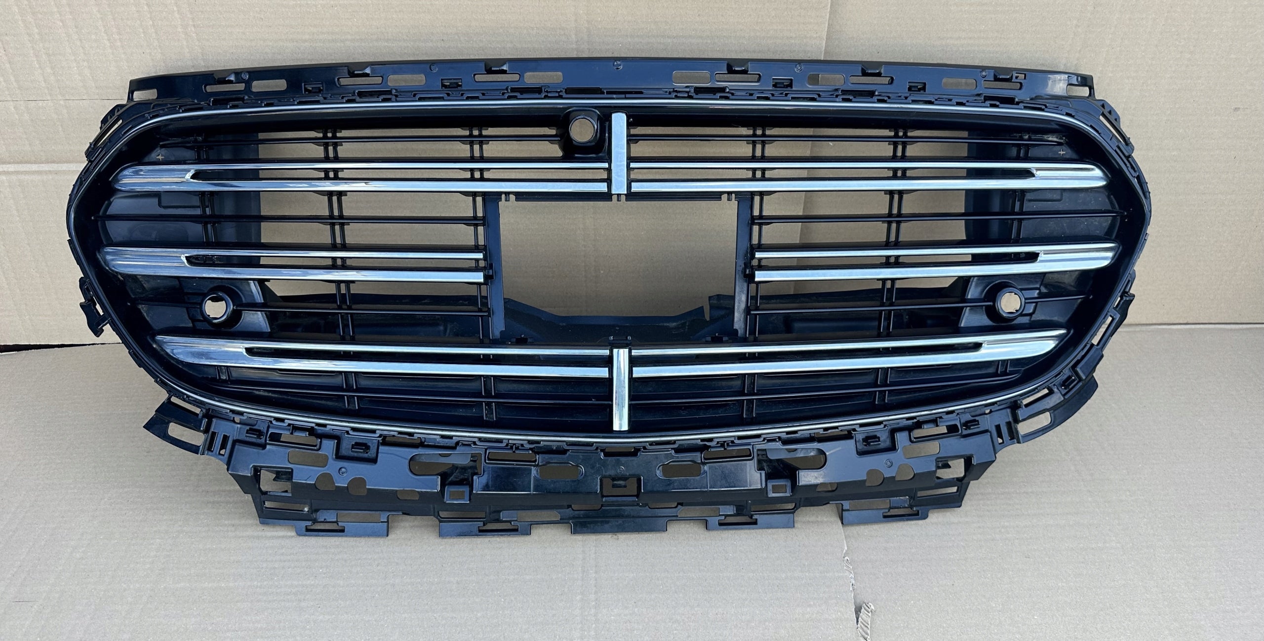 Kühlergrill Mercedes W214 A214 FRONTGRILL A2148804801 Kühlergitter