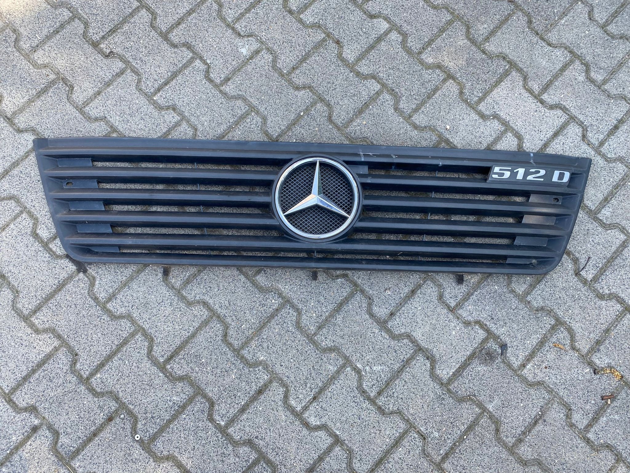 Kühlergrill Mercedes W670 FRONTGRILL A6706901389 Kühlergitter