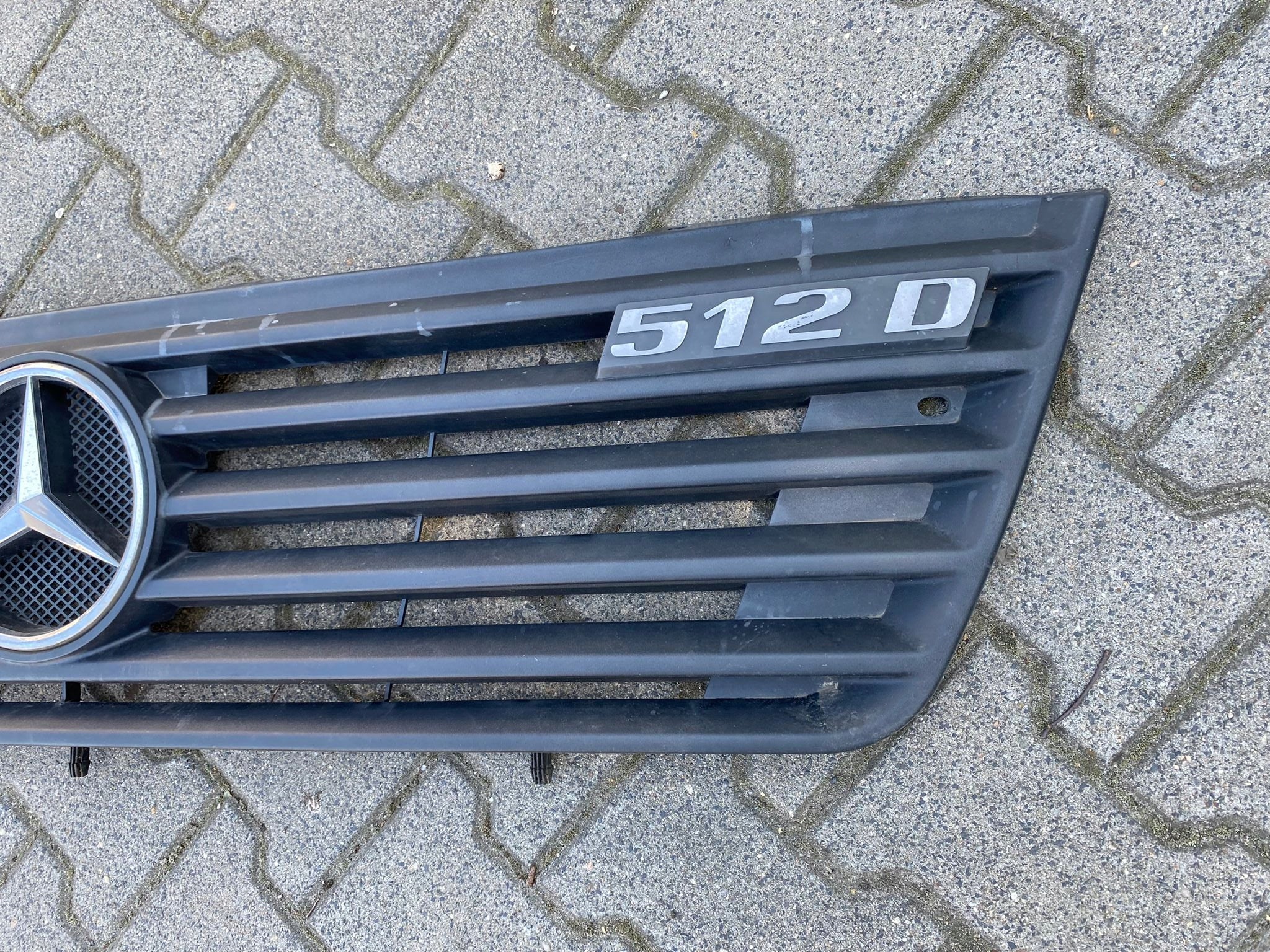 Kühlergrill Mercedes W670 FRONTGRILL A6706901389 Kühlergitter