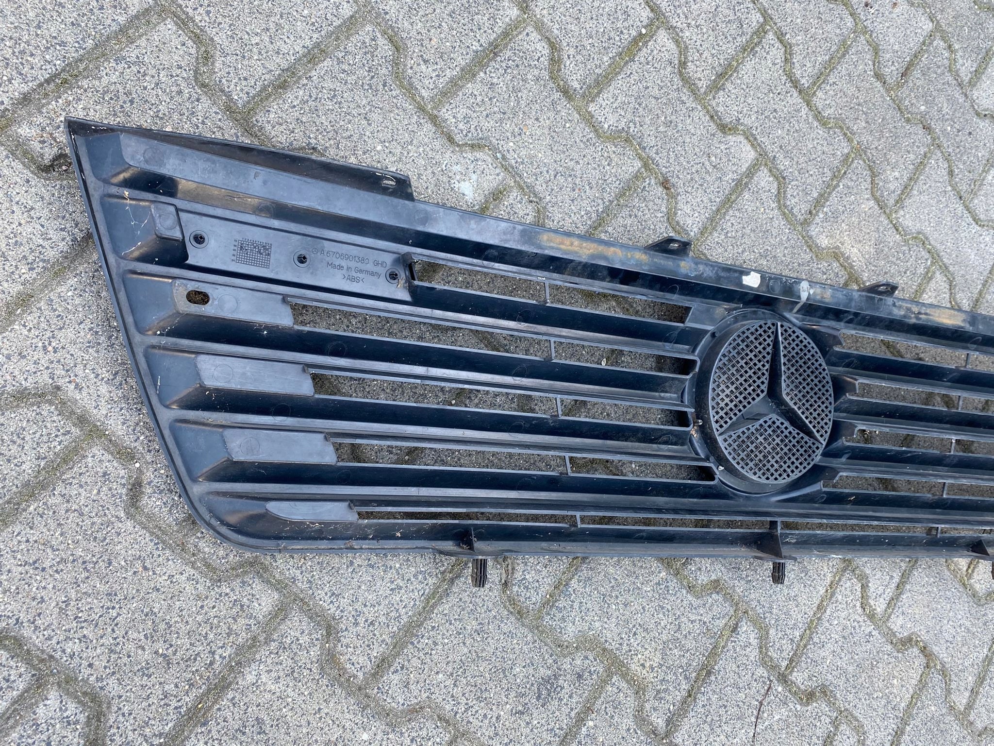 Kühlergrill Mercedes W670 FRONTGRILL A6706901389 Kühlergitter