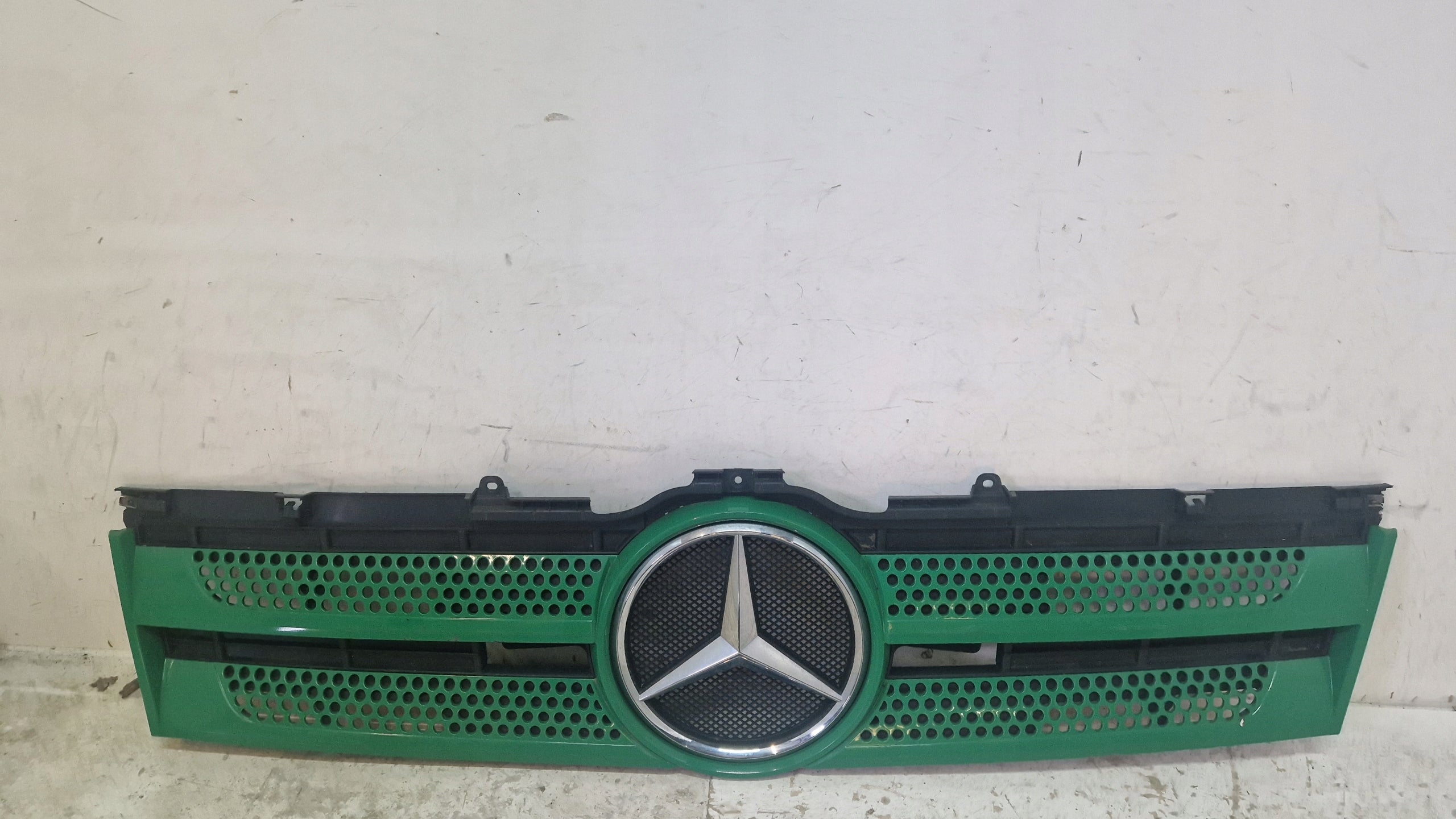 Kühlergrill Mercedes W960 W960 FRONTGRILL A9607500318 Kühlergitter