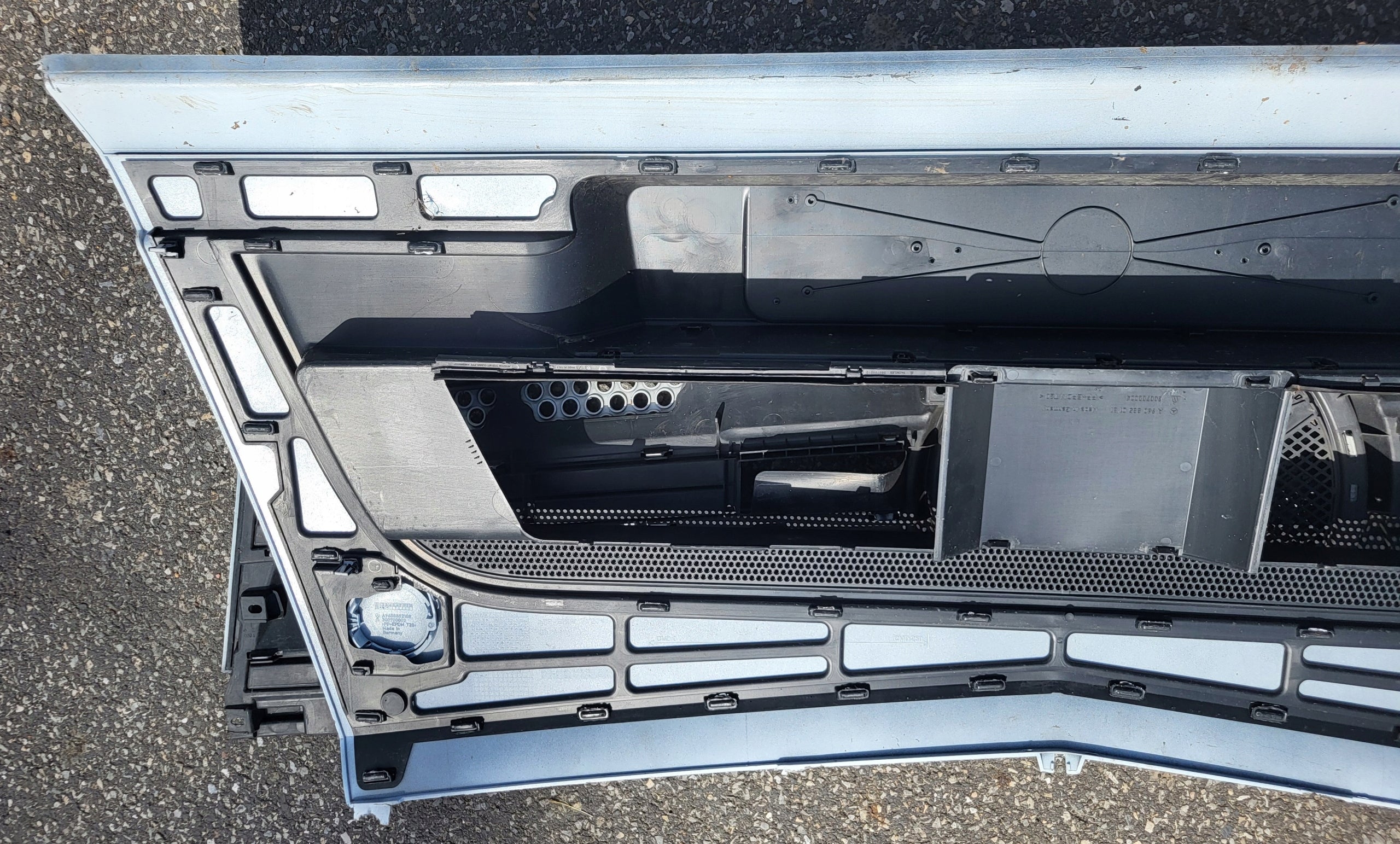 Kühlergrill Mercedes W960 W960 W960 FRONTGRILL A9608850181 Kühlergitter