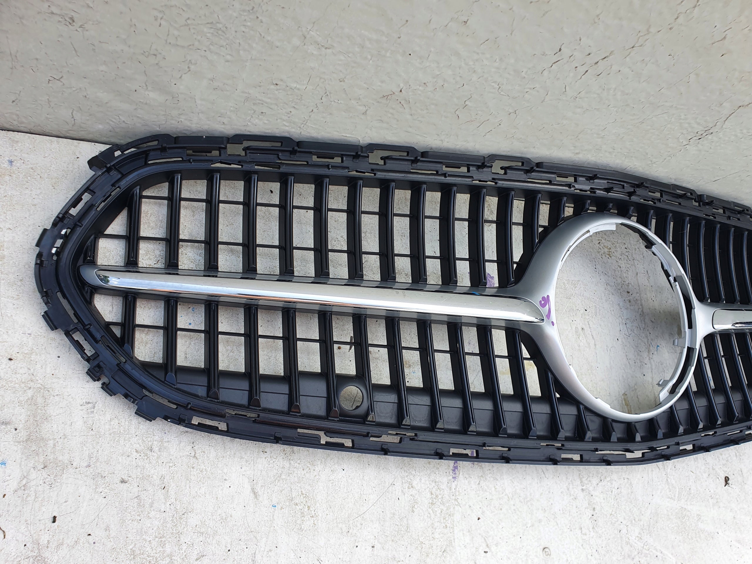 Kühlergrill Mercedes W206 FRONTGRILL A2068883800 Kühlergitter