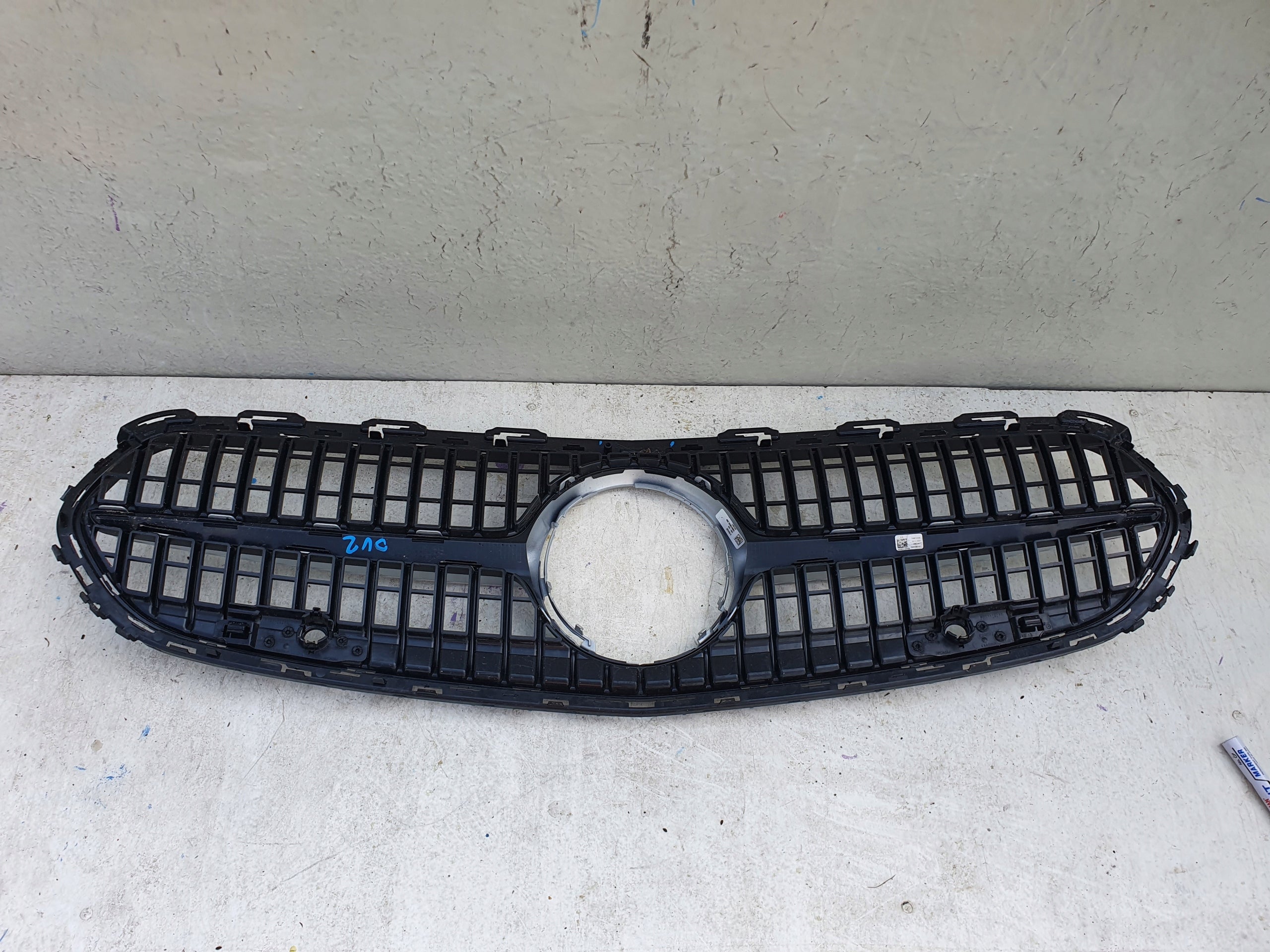 Kühlergrill Mercedes W206 FRONTGRILL A2068883800 Kühlergitter