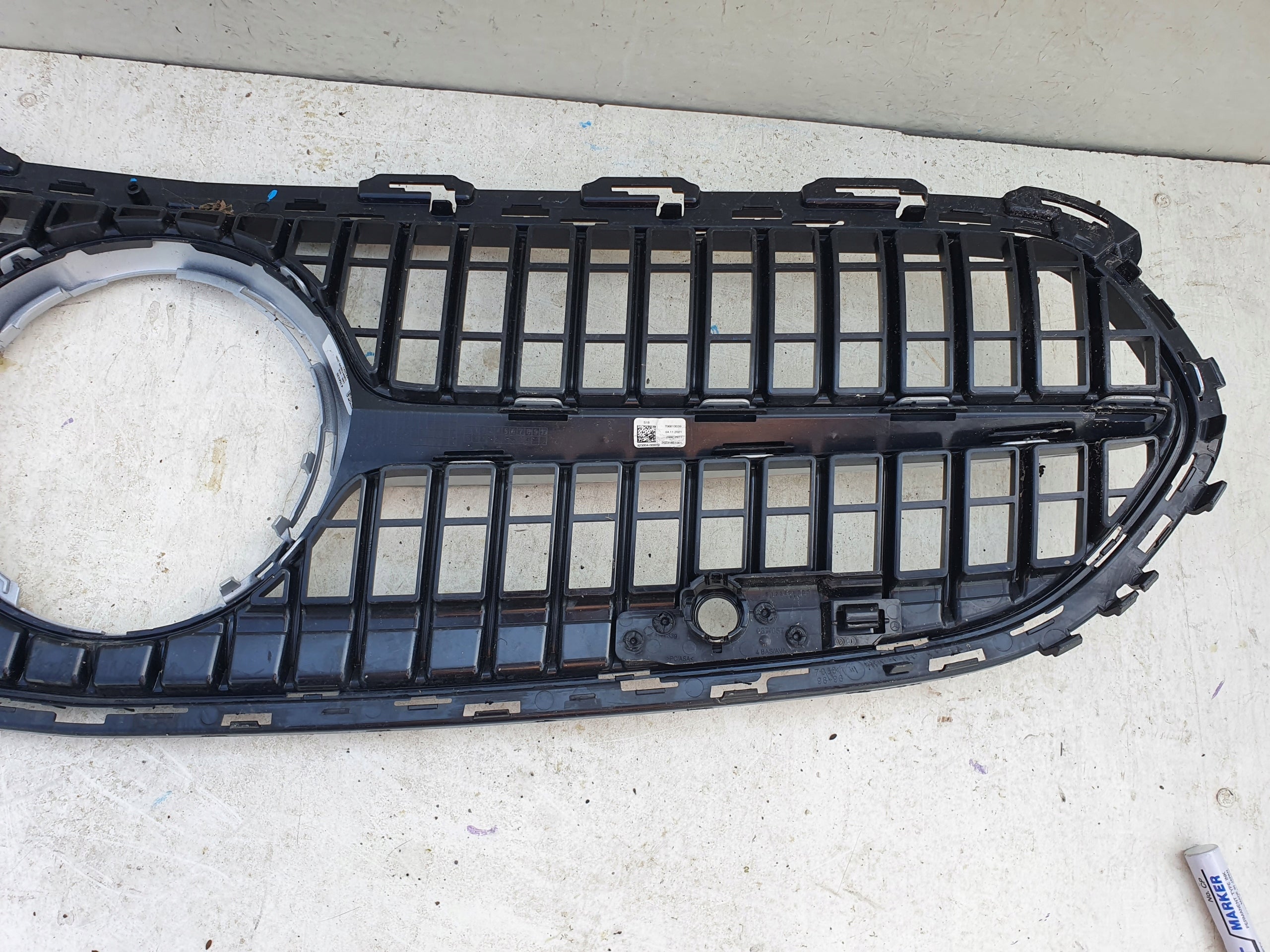 Kühlergrill Mercedes W206 FRONTGRILL A2068883800 Kühlergitter