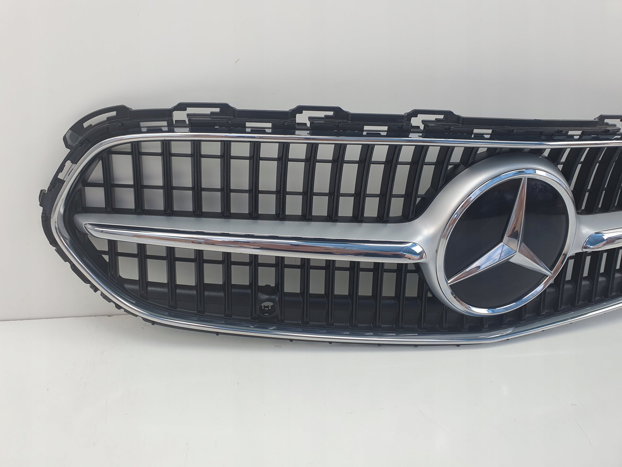 Kühlergrill Mercedes A206 FRONTGRILL A2068883800 Kühlergitter