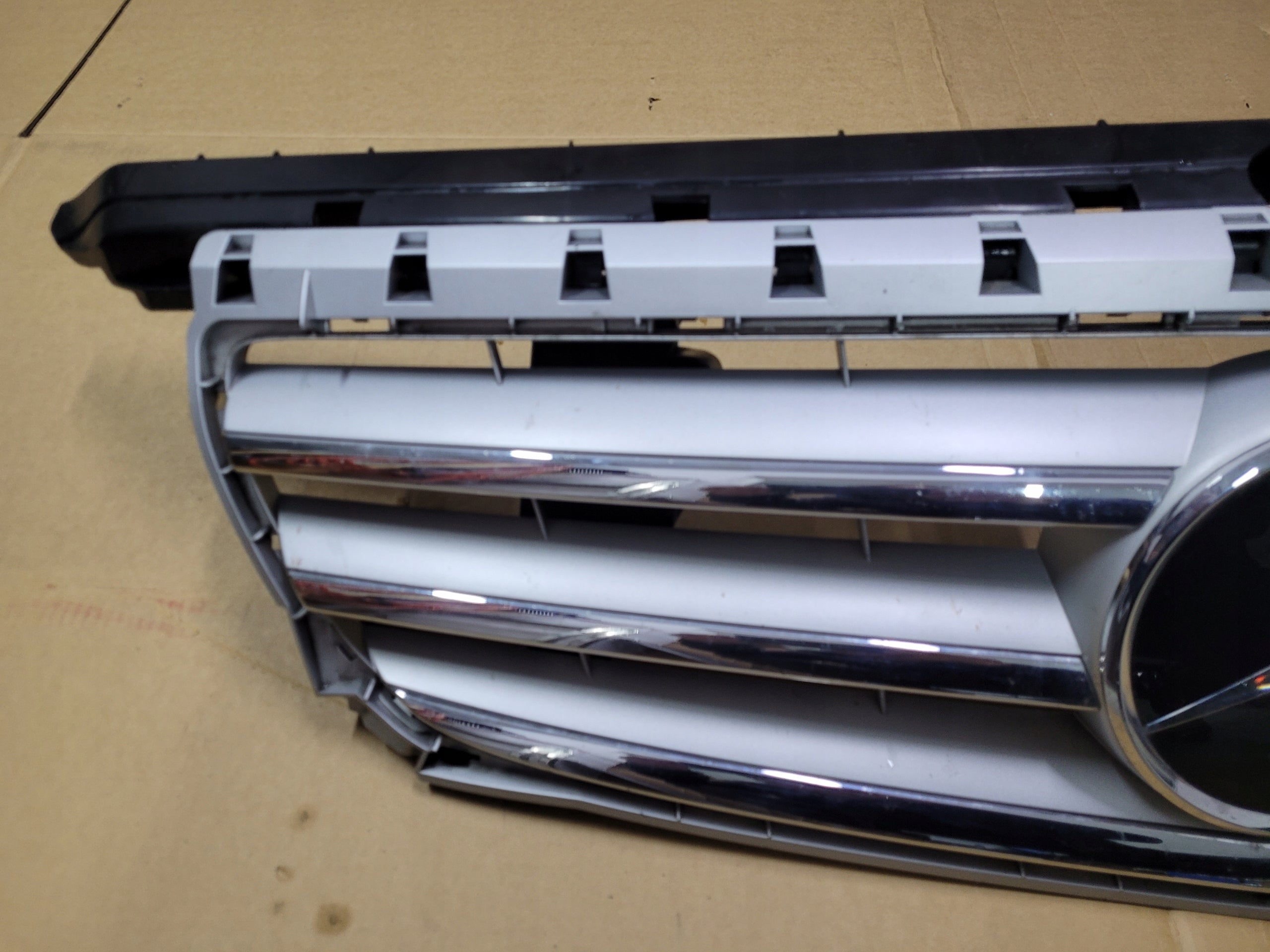 Kühlergrill Mercedes A246 FRONTGRILL A2468880160 Kühlergitter