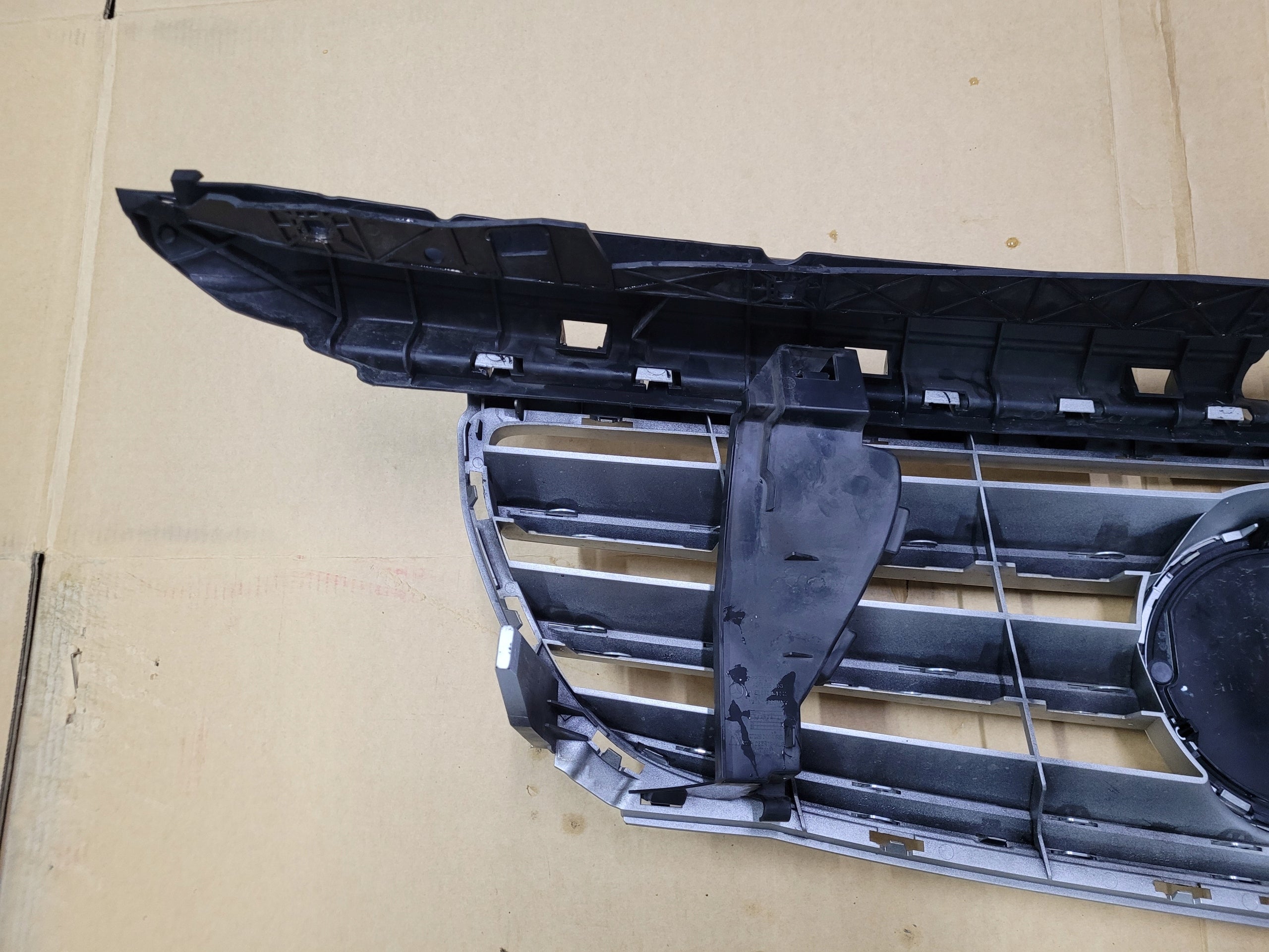 Kühlergrill Mercedes A246 FRONTGRILL A2468880160 Kühlergitter