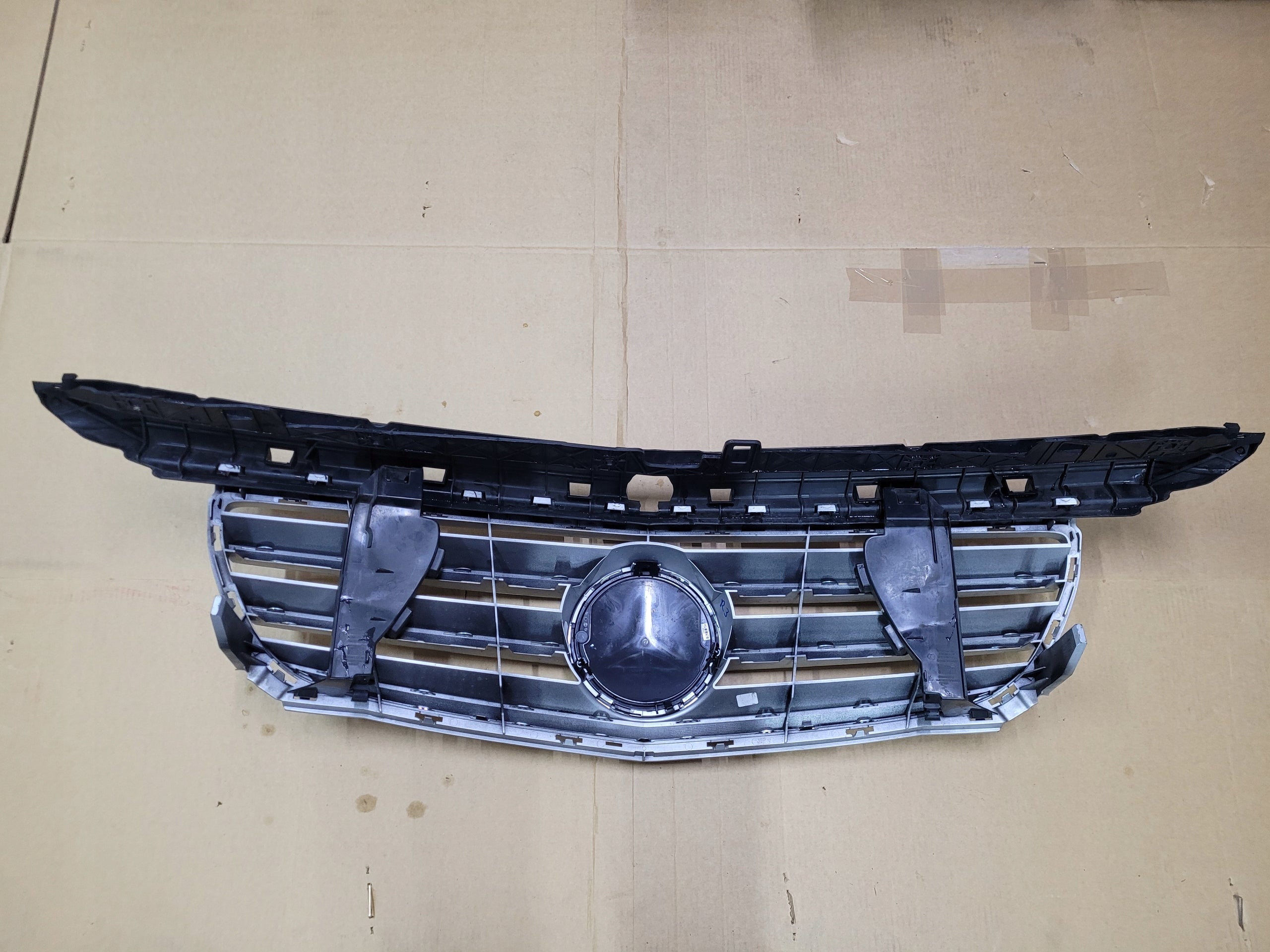 Kühlergrill Mercedes A246 FRONTGRILL A2468880160 Kühlergitter