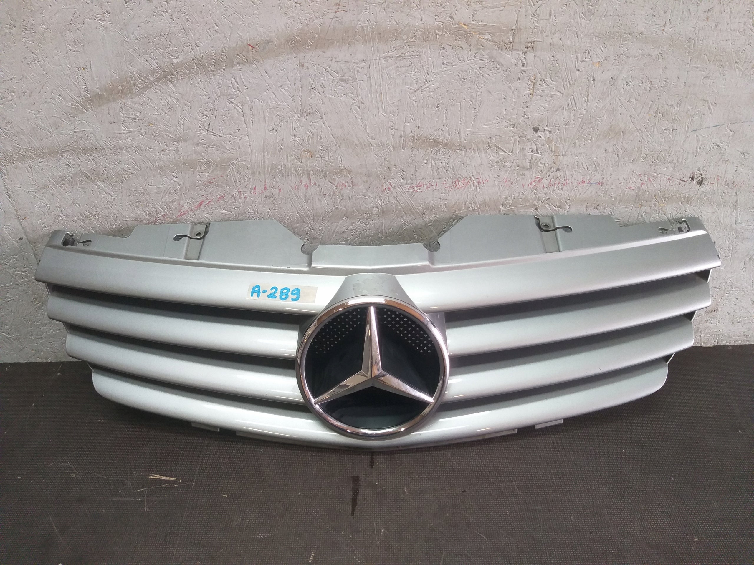 Kühlergrill Mercedes A230 SL W230 FRONTGRILL A2308800583 Kühlergitter