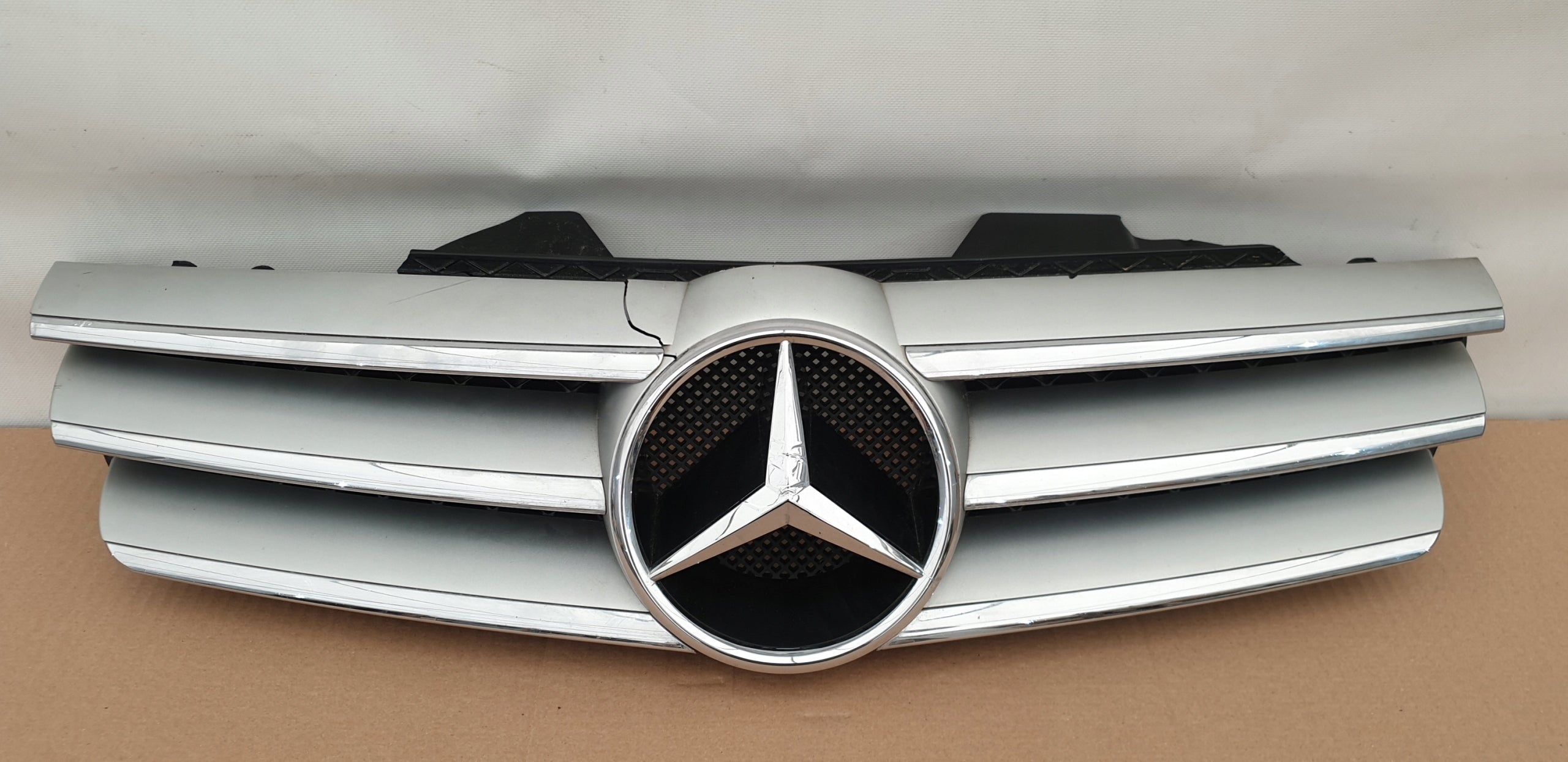  Kühlergrill Mercedes A230 SL W230 FRONTGRILL A2308801483 Kühlergitter product image