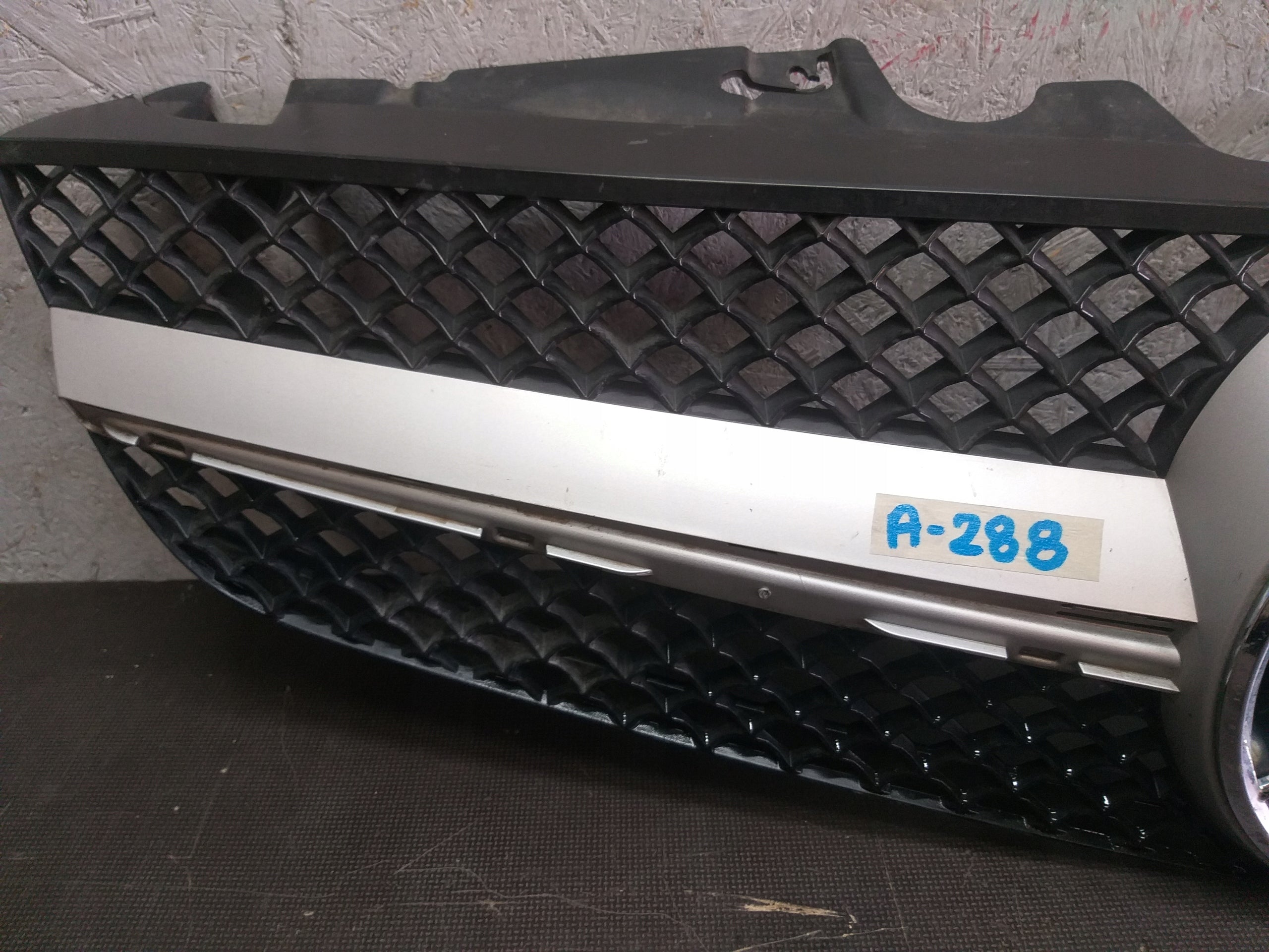 Kühlergrill Mercedes A230 SL W230 FRONTGRILL A2308802283 Kühlergitter