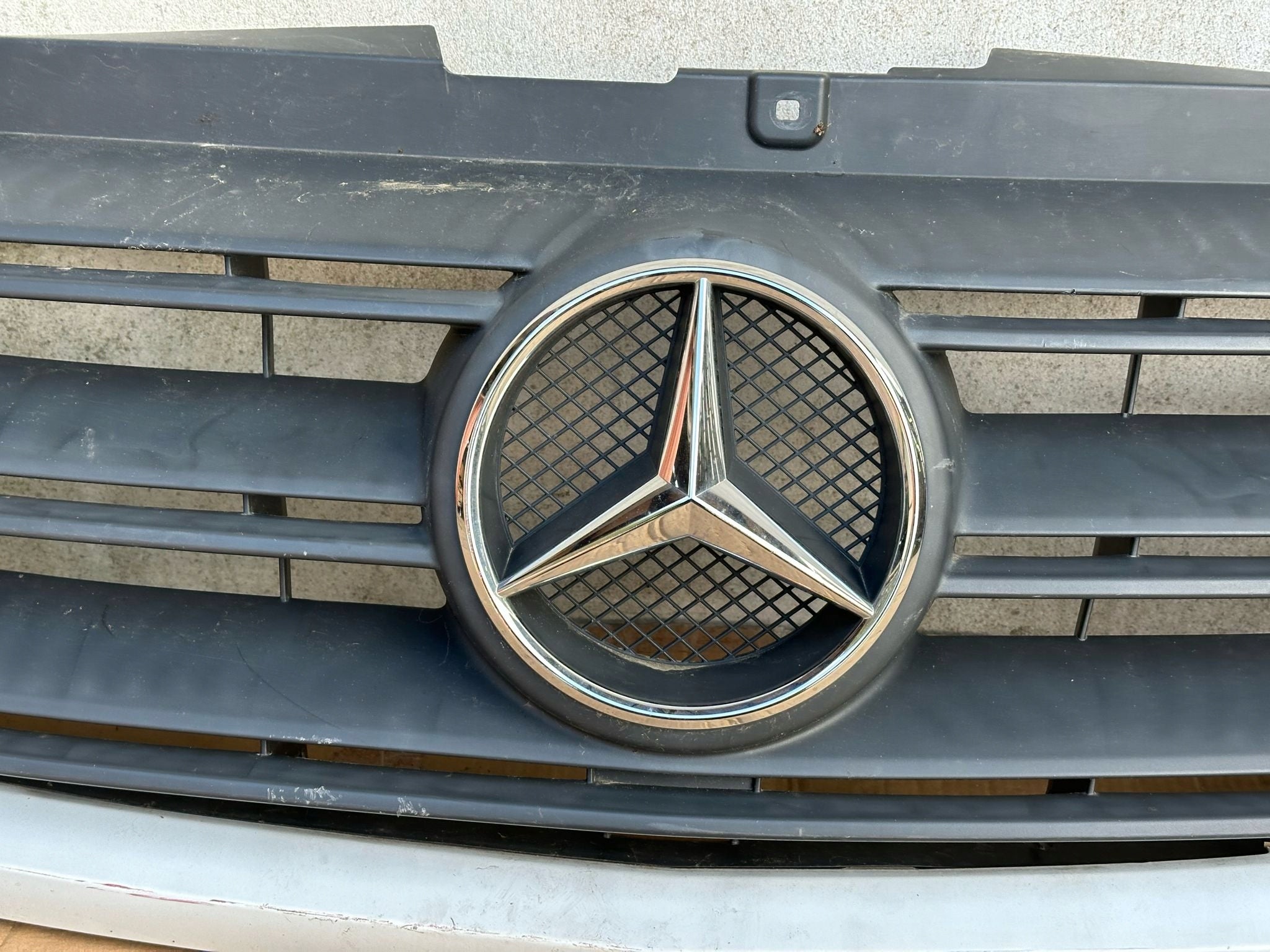 Kühlergrill Mercedes A910 SPRINTER W910 FRONTGRILL A9108852800 Kühlergitter