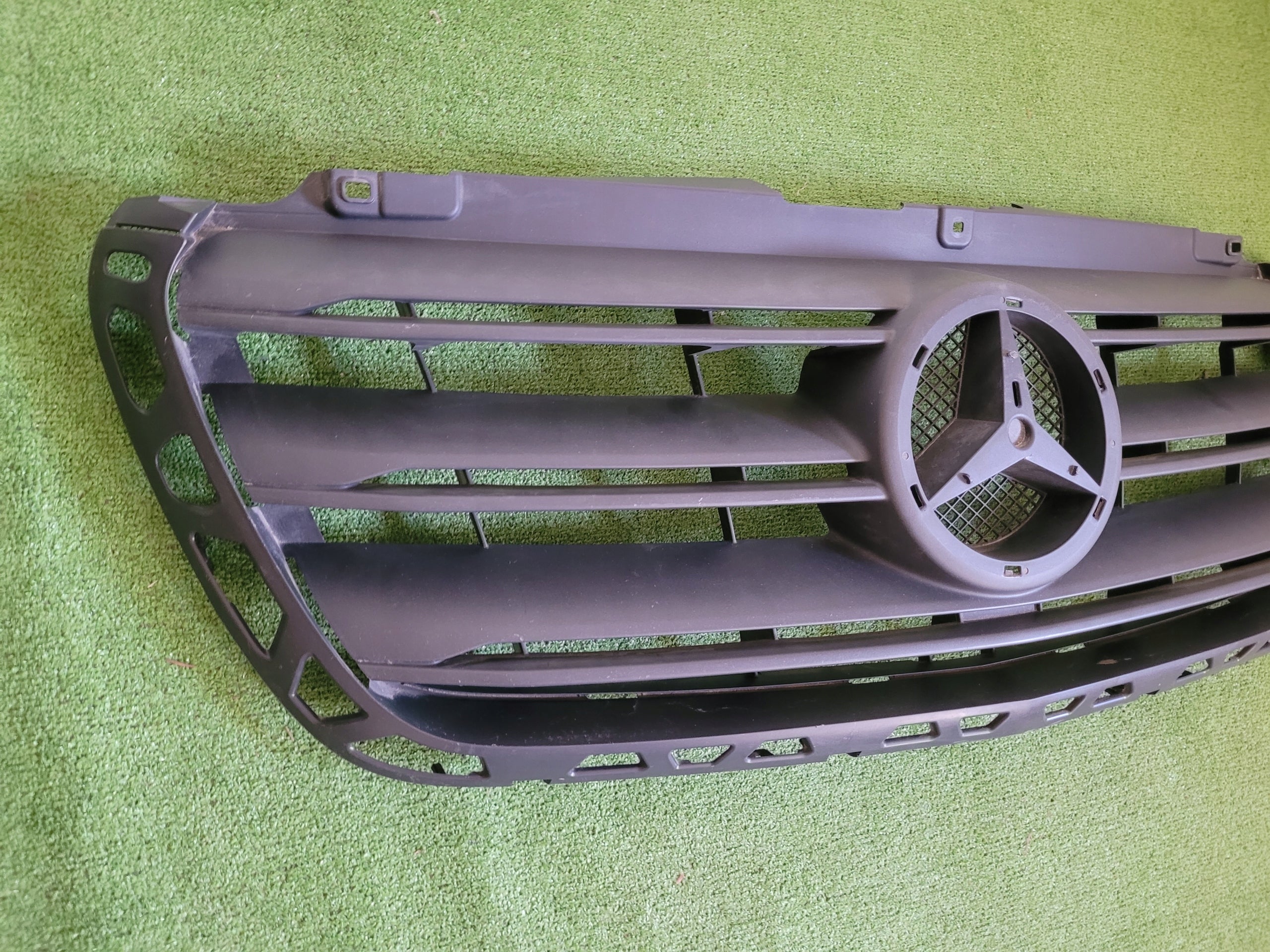 Kühlergrill Mercedes W910 SPRINTER W907 A910 FRONTGRILL A9108852800 Kühlergitter