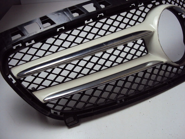 Kühlergrill Mercedes A176 FRONTGRILL A1768880260 Kühlergitter