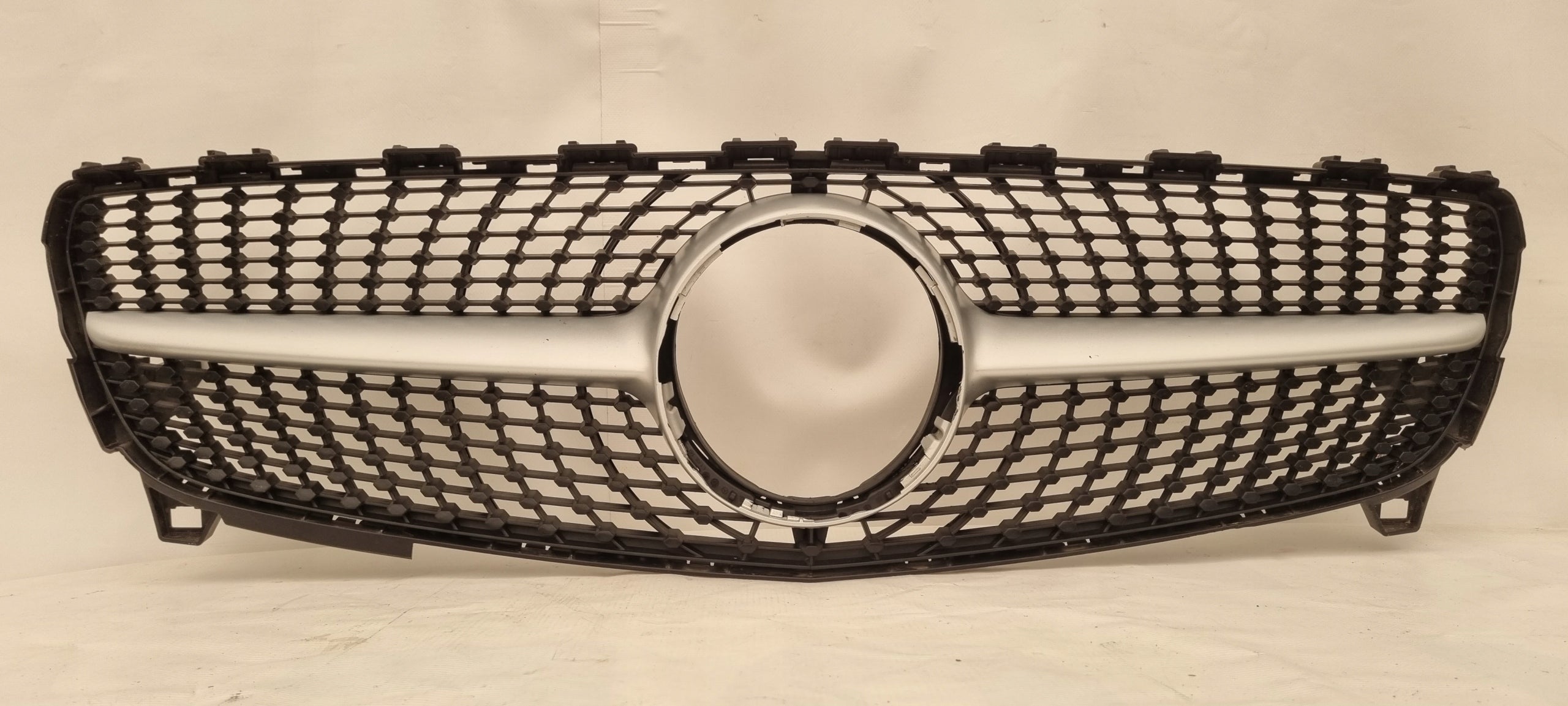 Radiator grille Mercedes A176 FRONT GRILL A1768881760 Radiator grille 