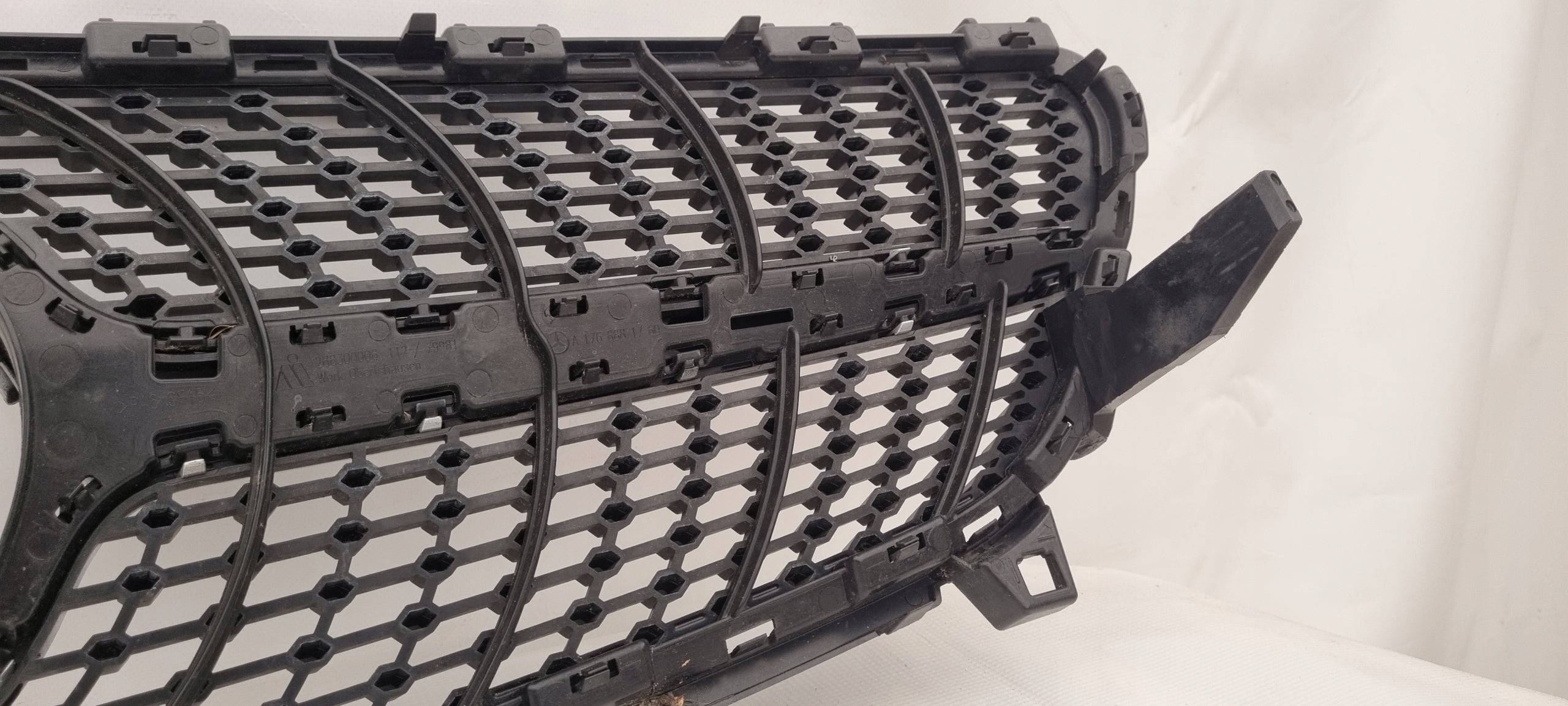 Kühlergrill Mercedes A176 FRONTGRILL A1768881760 Kühlergitter