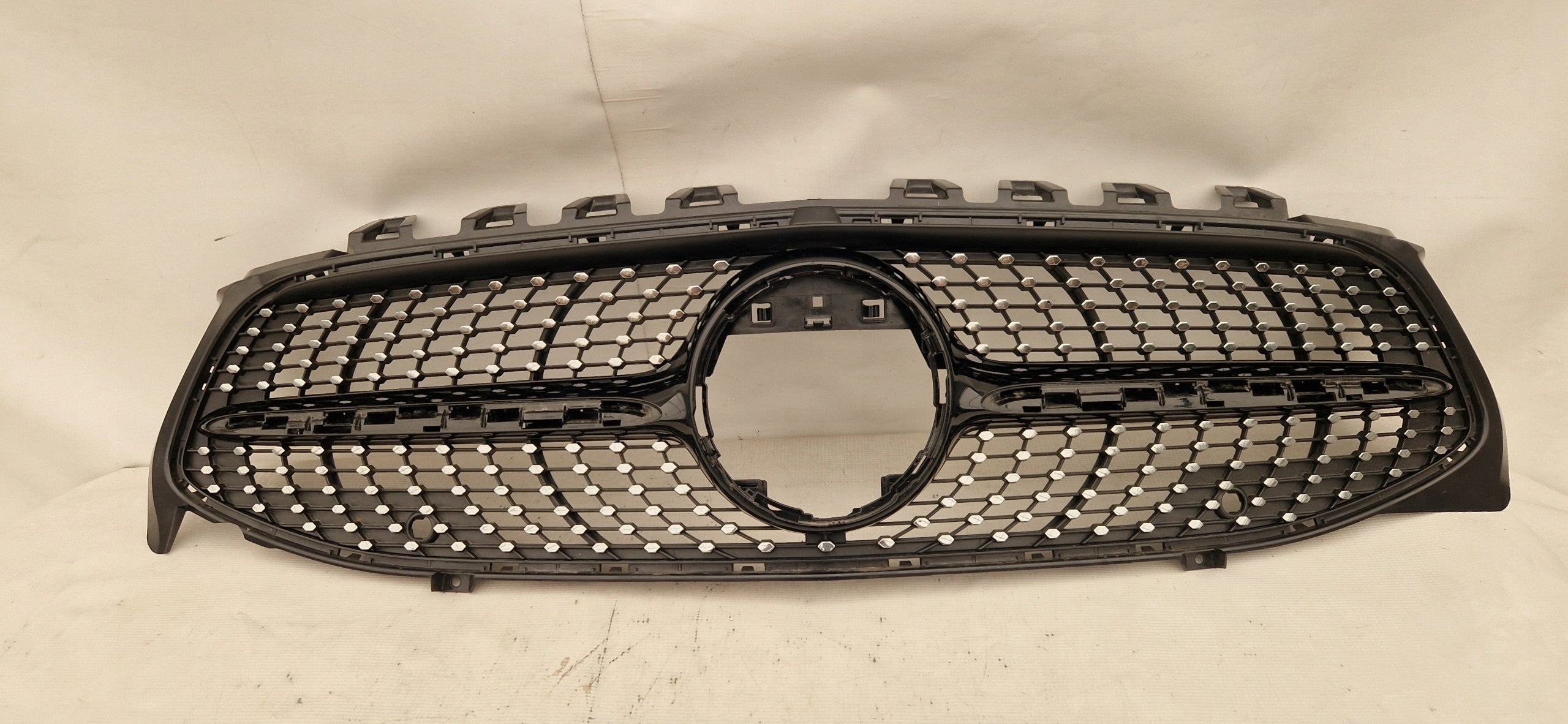  Kühlergrill Mercedes CLA 118 FRONTGRILL A1188880000 Kühlergitter product image