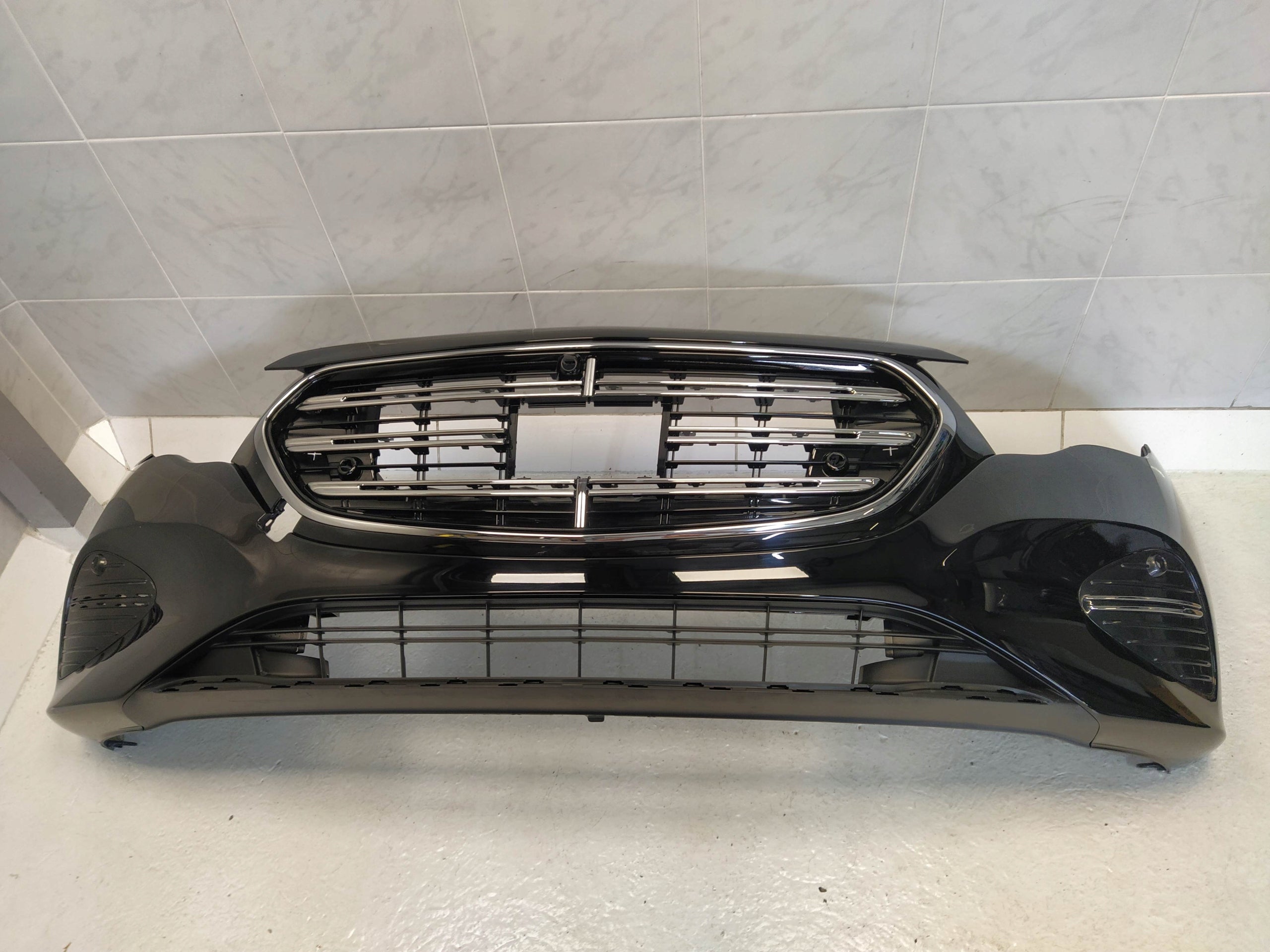 Kühlergrill Mercedes A214 W214 FRONTGRILL A2148850400 Kühlergitter