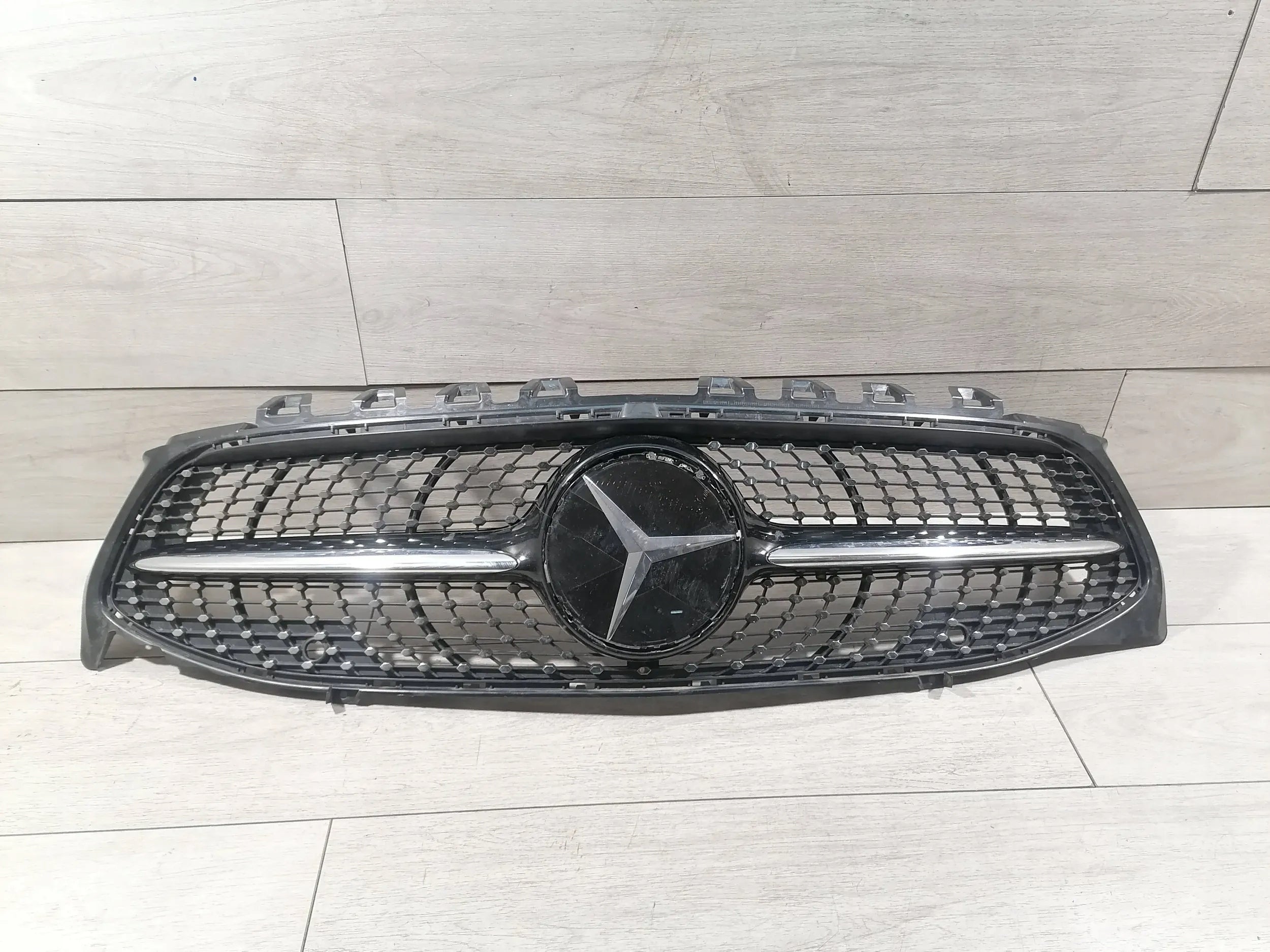 Kühlergrill Mercedes A118 FRONTGRILL A1188880000 Kühlergitter