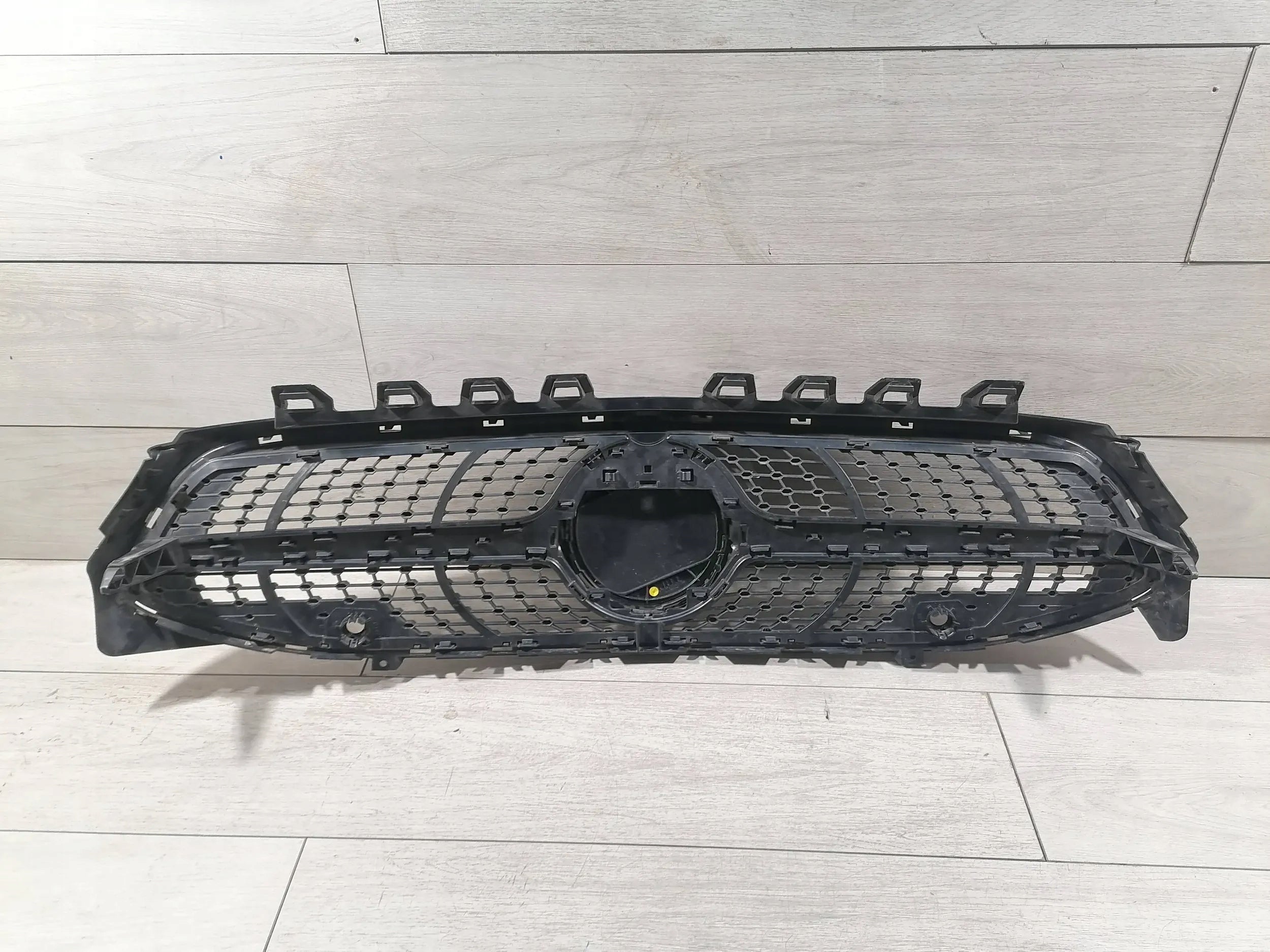 Kühlergrill Mercedes A118 FRONTGRILL A1188880000 Kühlergitter