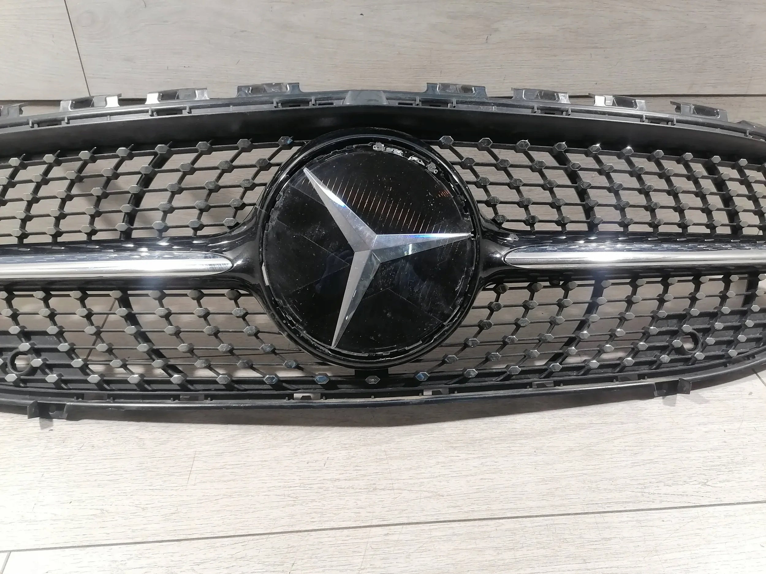 Kühlergrill Mercedes A118 FRONTGRILL A1188880000 Kühlergitter