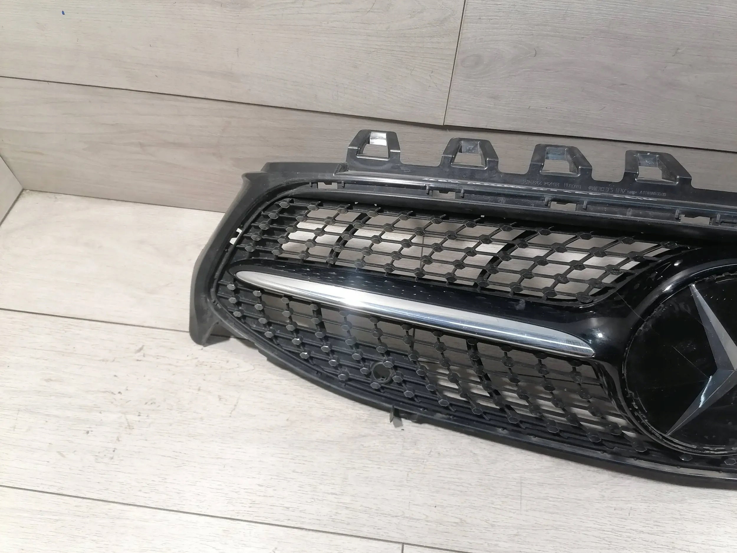 Kühlergrill Mercedes A118 FRONTGRILL A1188880000 Kühlergitter