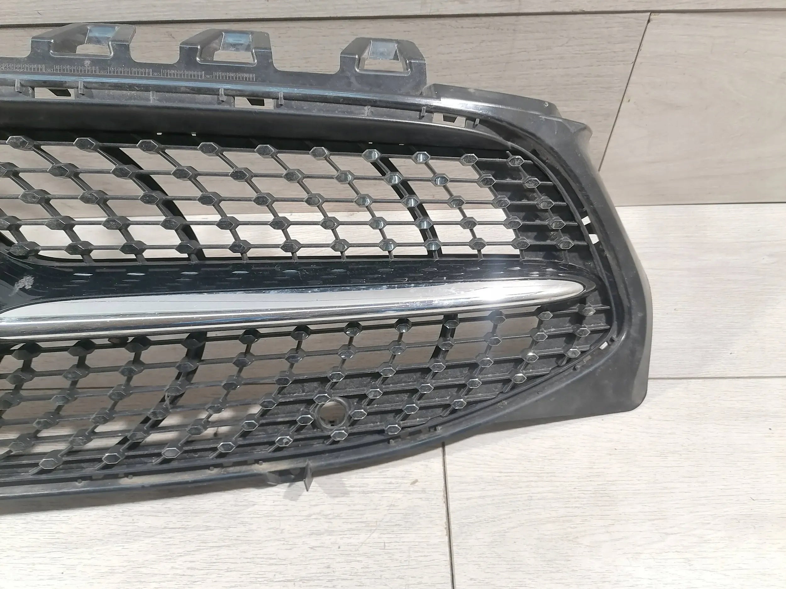 Kühlergrill Mercedes A118 FRONTGRILL A1188880000 Kühlergitter