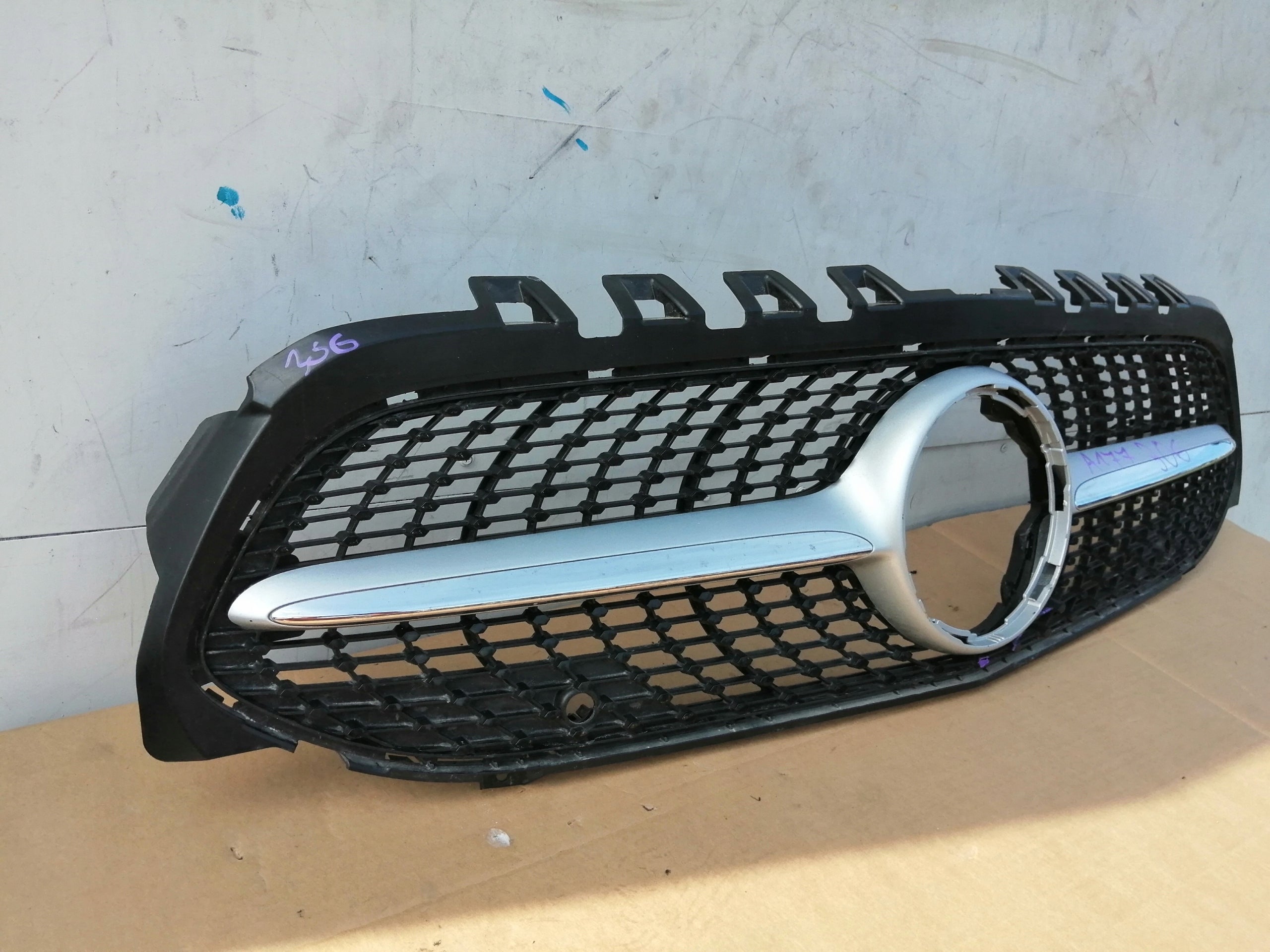 Kühlergrill Mercedes W117 FRONTGRILL A1178880200 Kühlergitter