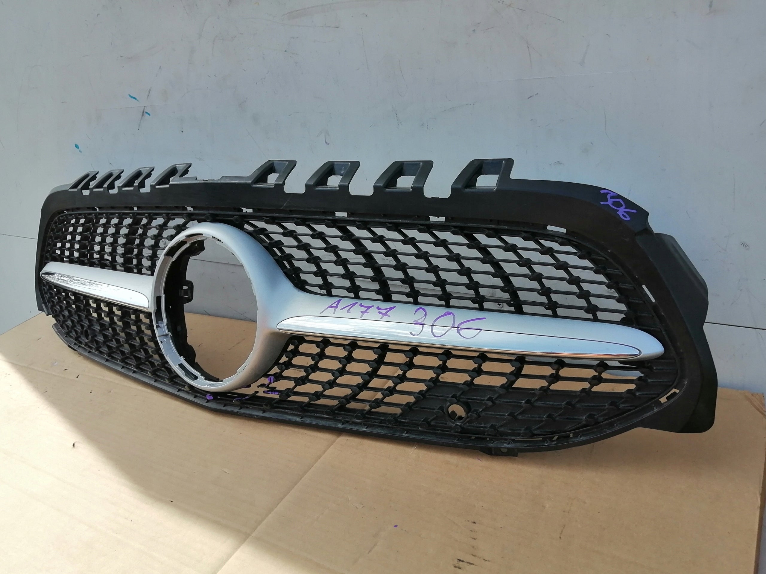 Kühlergrill Mercedes W117 FRONTGRILL A1178880200 Kühlergitter