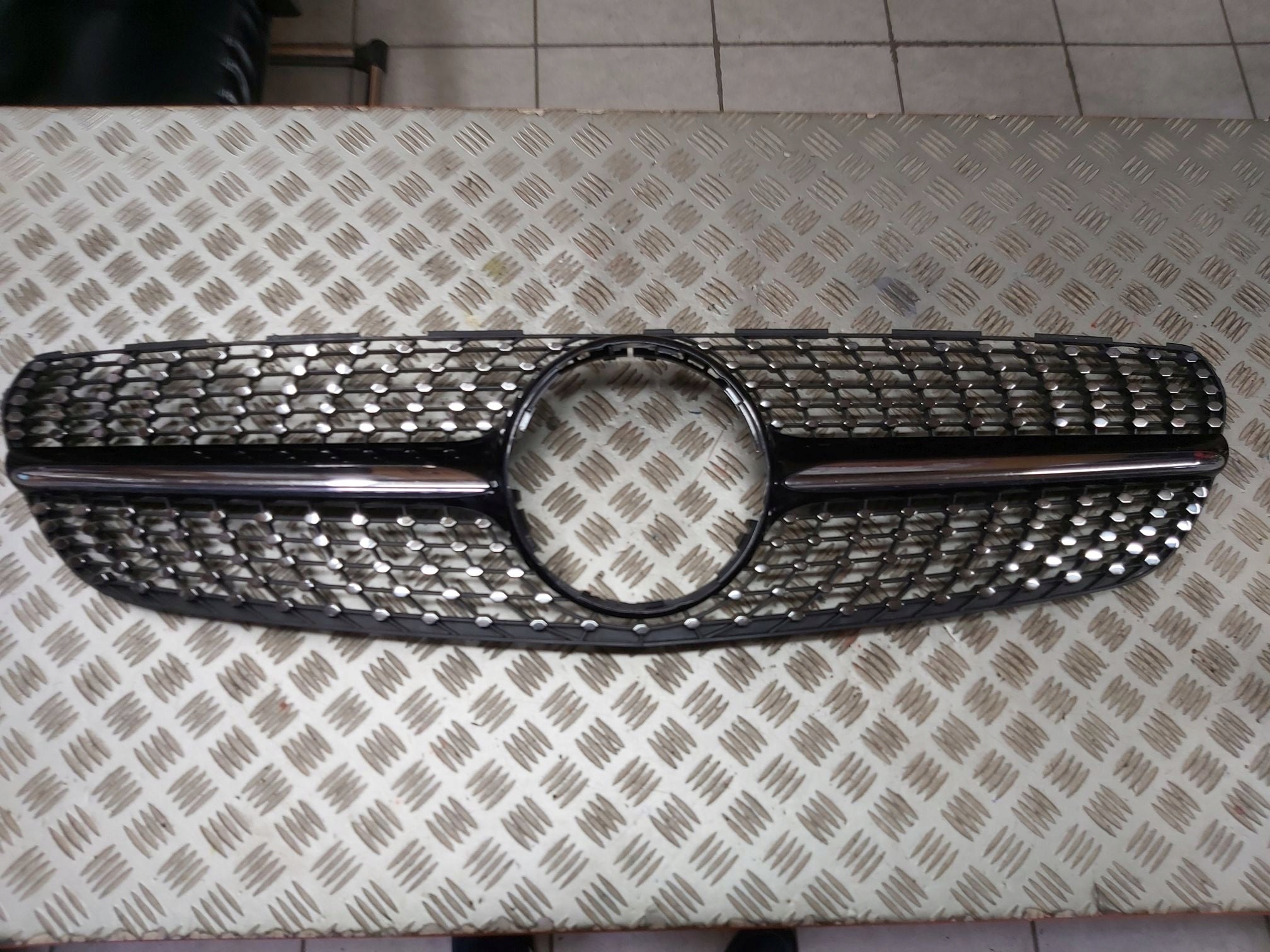 Kühlergrill Mercedes A117 FRONTGRILL A1178880060 Kühlergitter