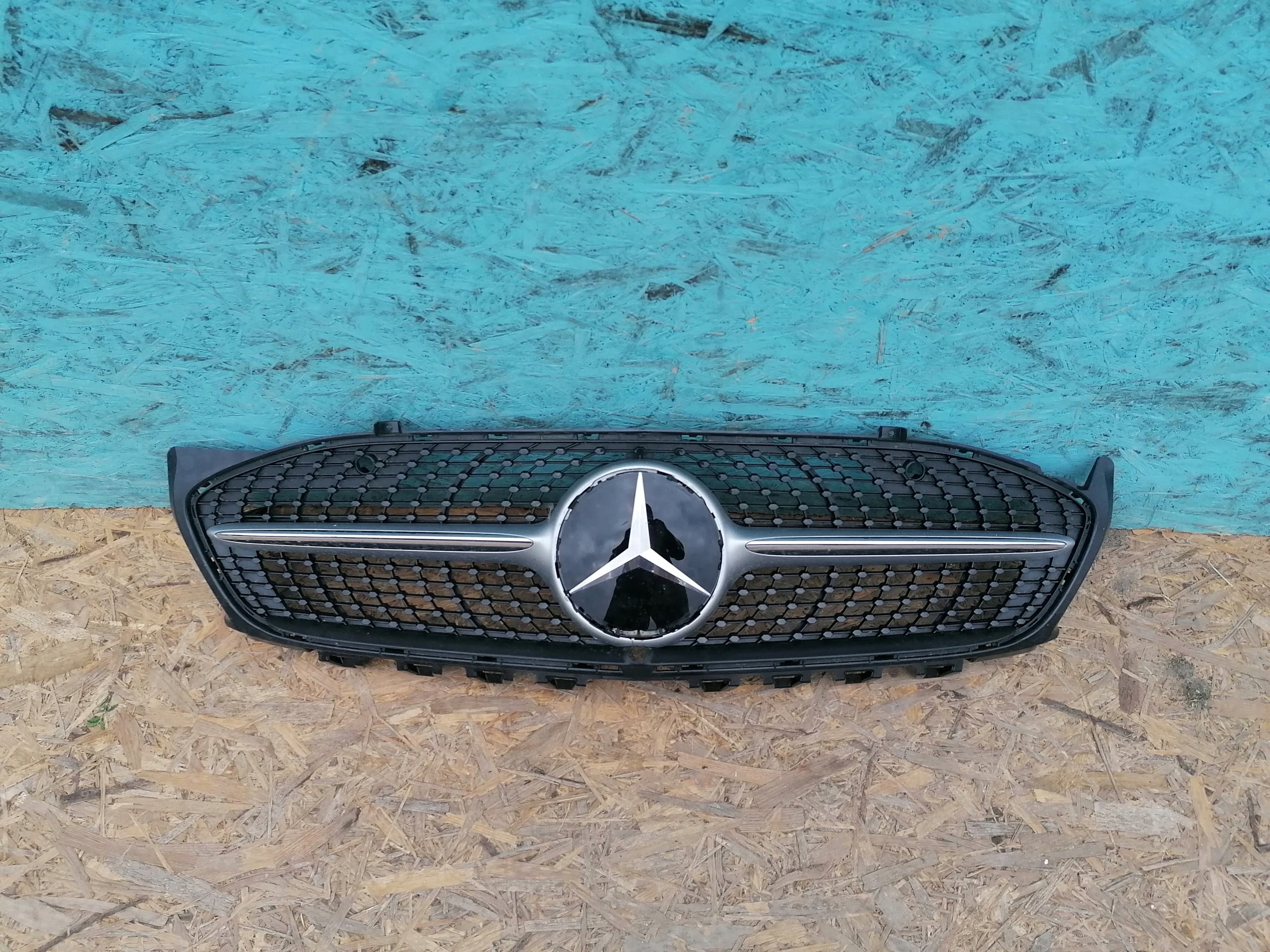 Grille de radiateur Mercedes CLA A118 FRONTGRILL A1188880200 Grille de radiateur 