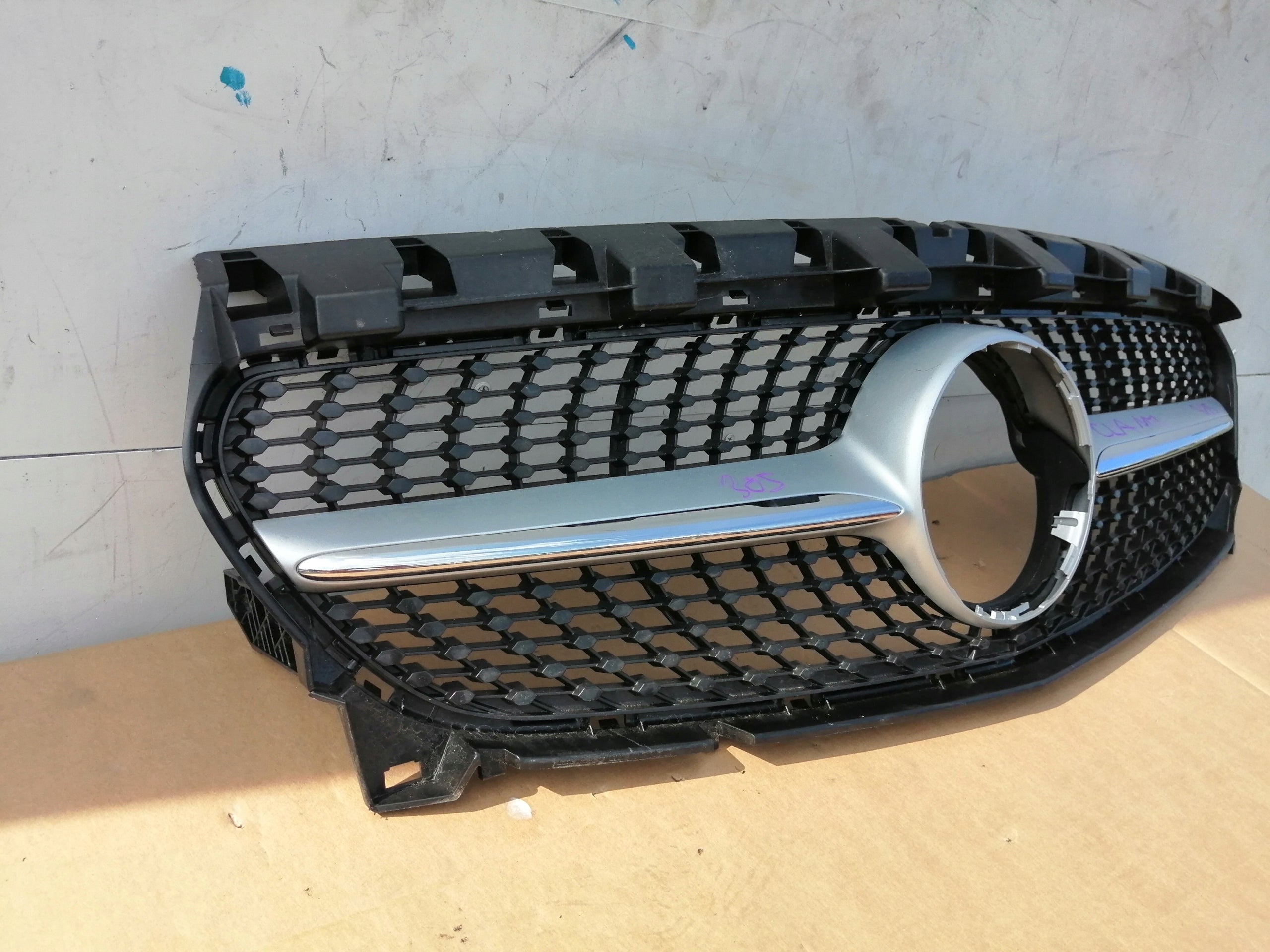 Kühlergrill Mercedes W117 FRONTGRILL A1178880600 Kühlergitter