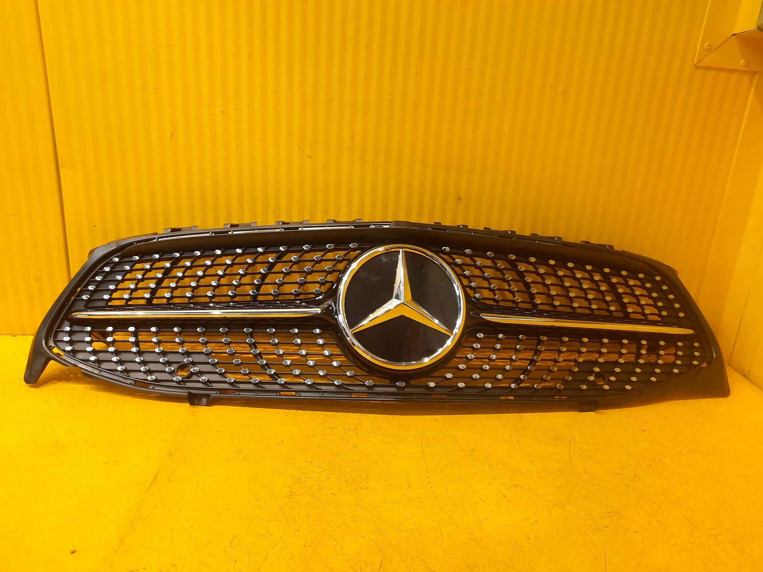  Kühlergrill Mercedes X118 CLA C118 A118 FRONTGRILL A1188884400 Kühlergitter product image