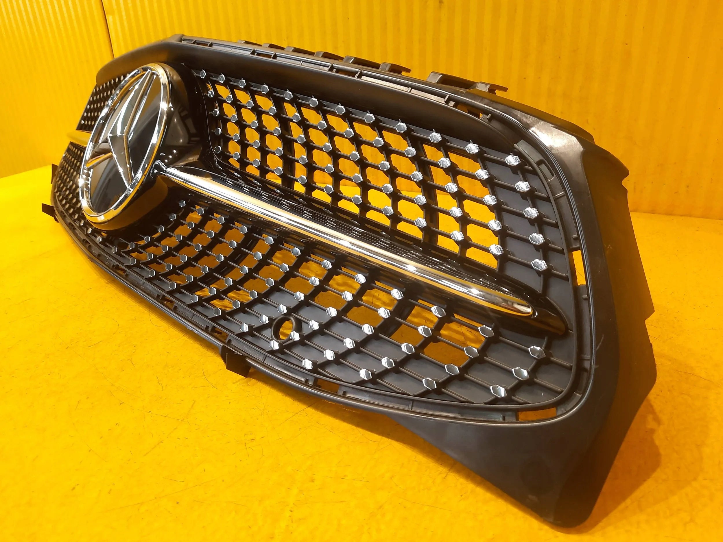 Kühlergrill Mercedes X118 CLA C118 A118 FRONTGRILL A1188884400 Kühlergitter