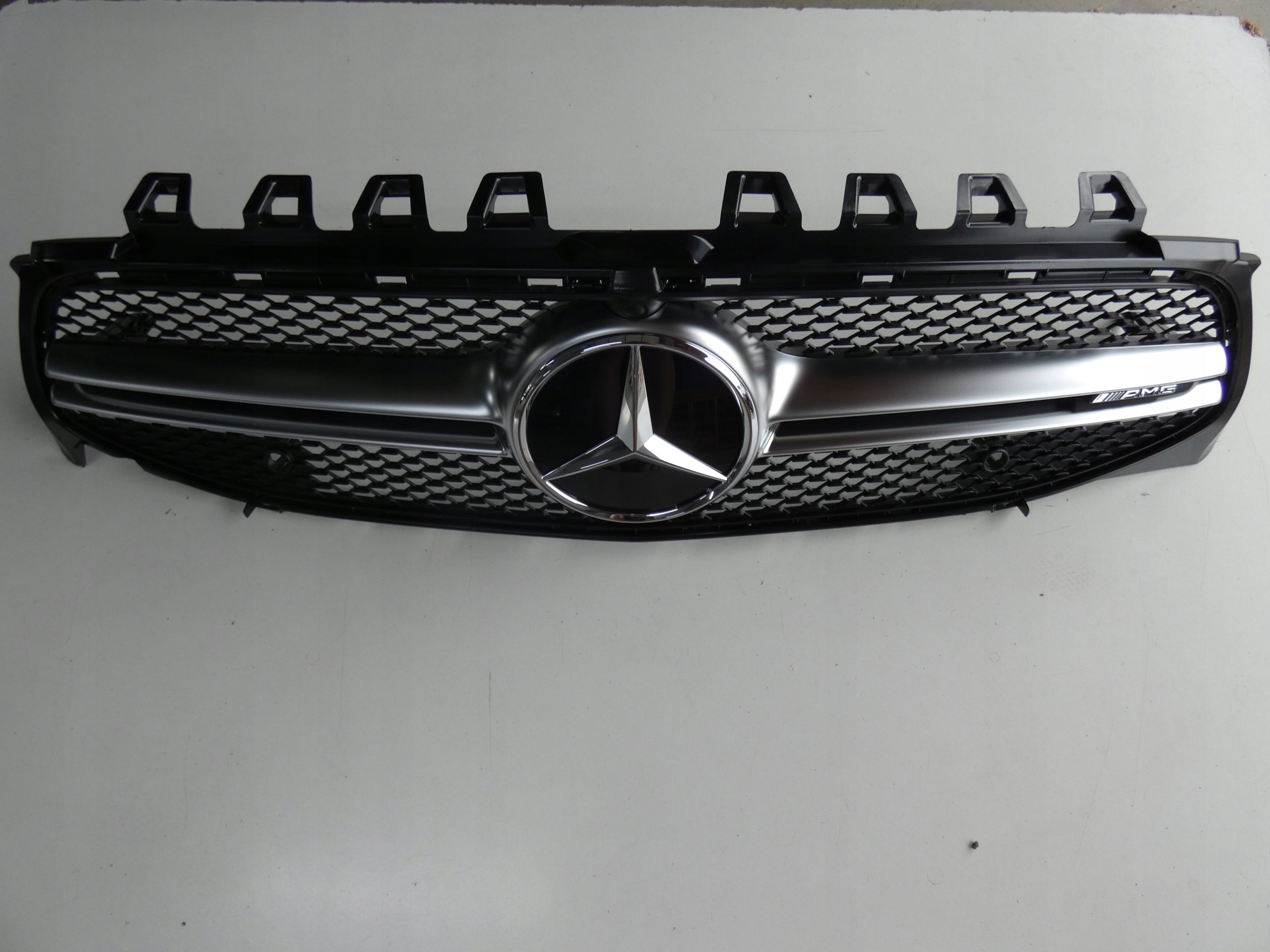 Kühlergrill Mercedes A118 CLA W118 FRONTGRILL A1188881600 Kühlergitter