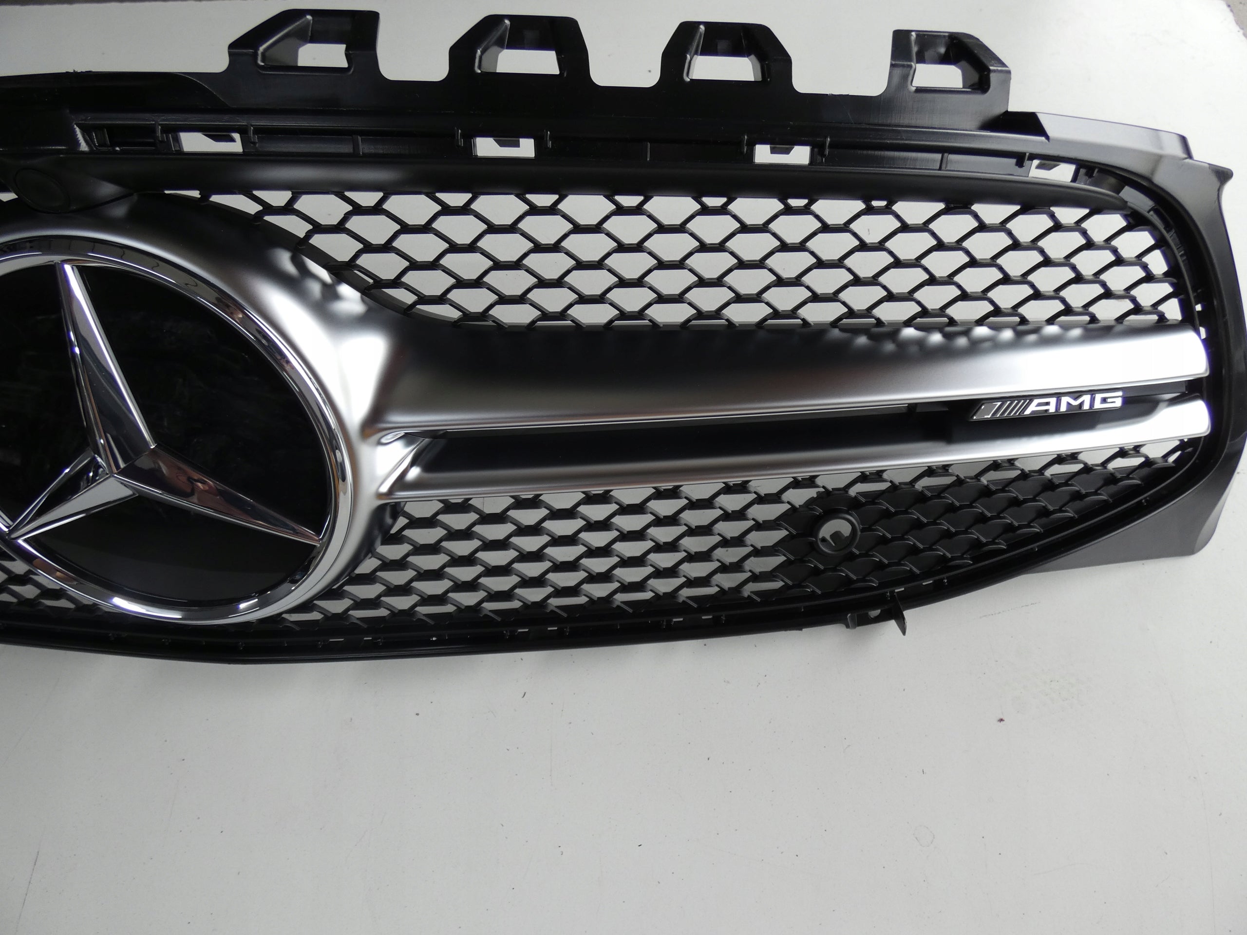 Kühlergrill Mercedes A118 CLA W118 FRONTGRILL A1188881600 Kühlergitter