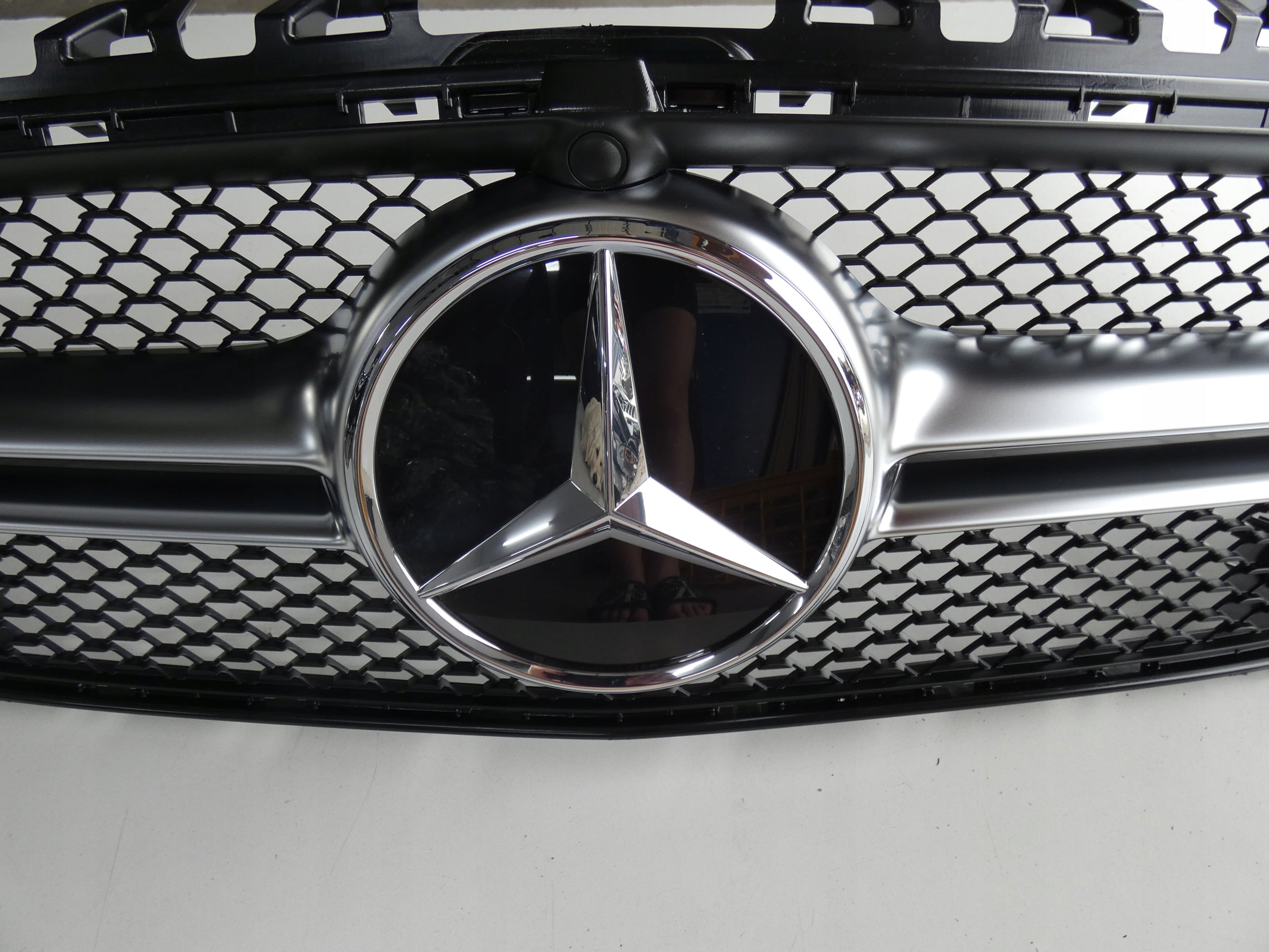 Kühlergrill Mercedes A118 CLA W118 FRONTGRILL A1188881600 Kühlergitter