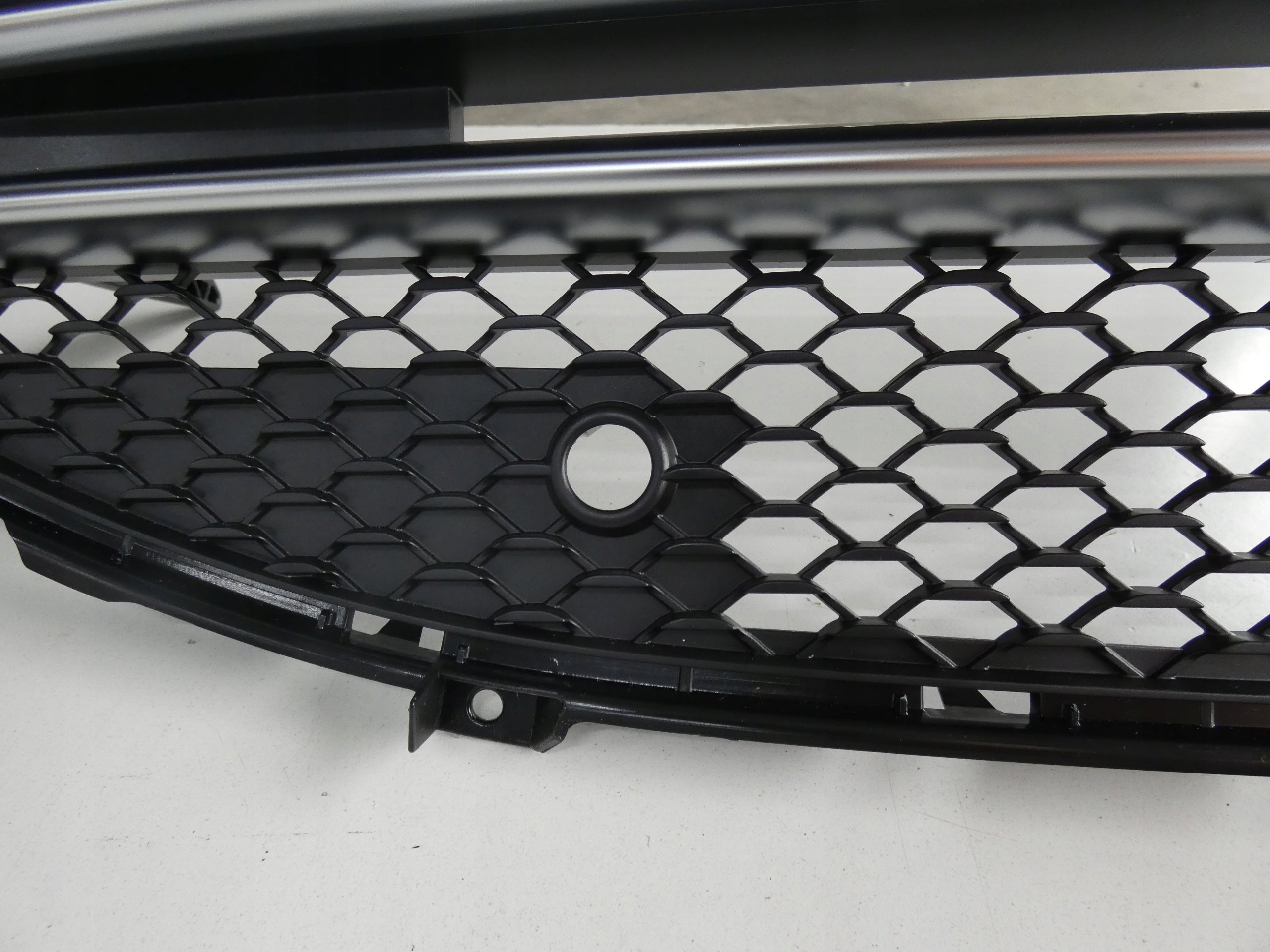 Kühlergrill Mercedes A118 CLA W118 FRONTGRILL A1188881600 Kühlergitter