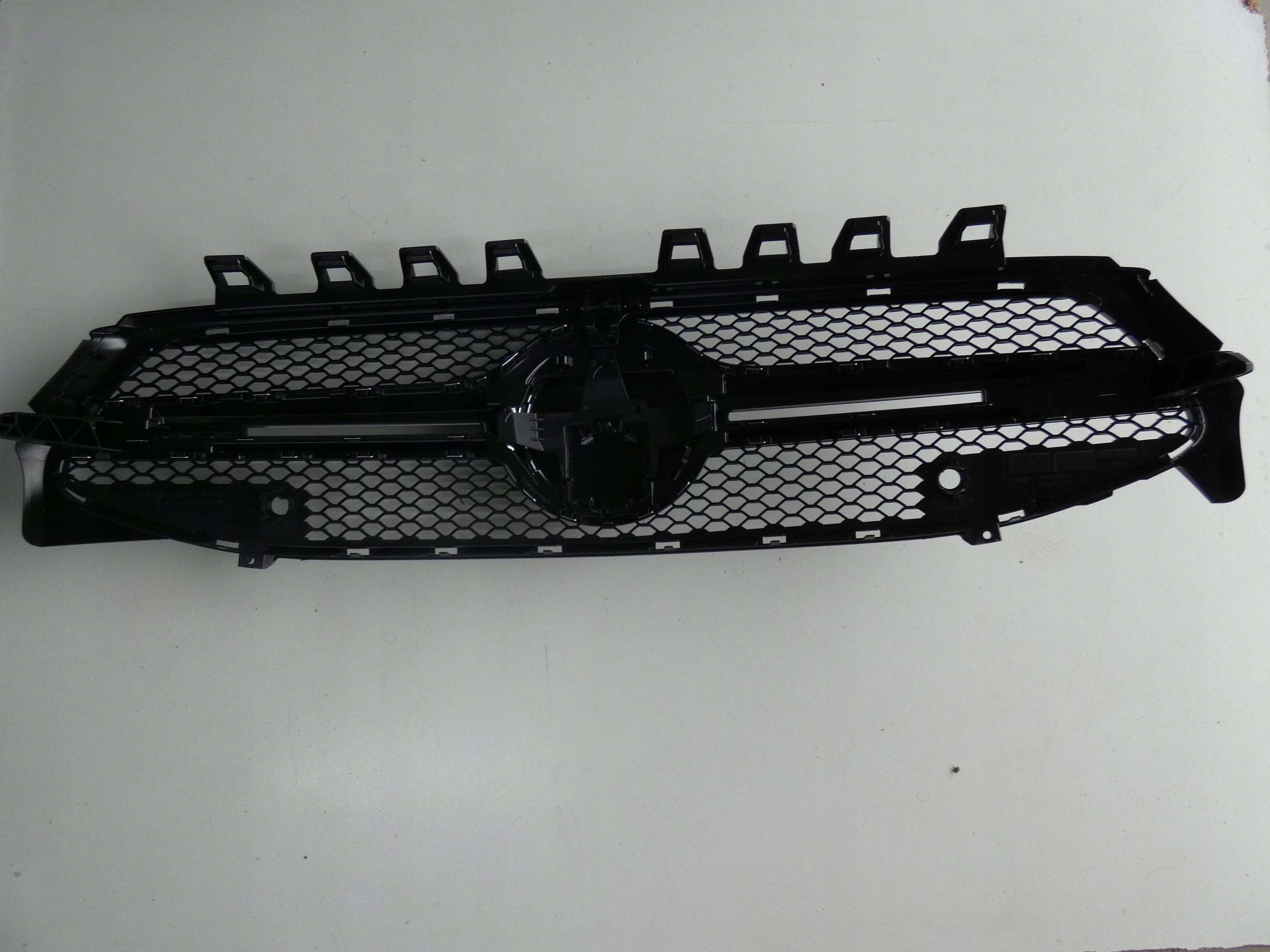 Kühlergrill Mercedes A118 CLA W118 FRONTGRILL A1188881600 Kühlergitter