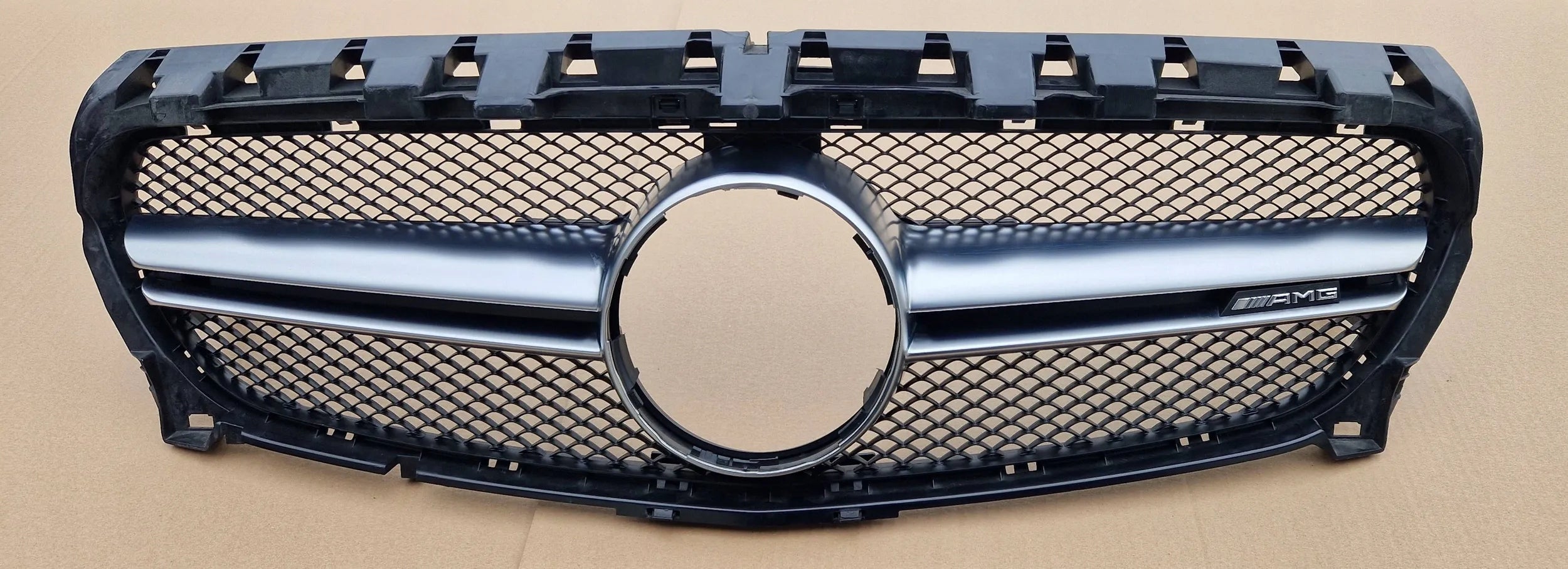 Kühlergrill Mercedes W117 FRONTGRILL A1178880010 Kühlergitter