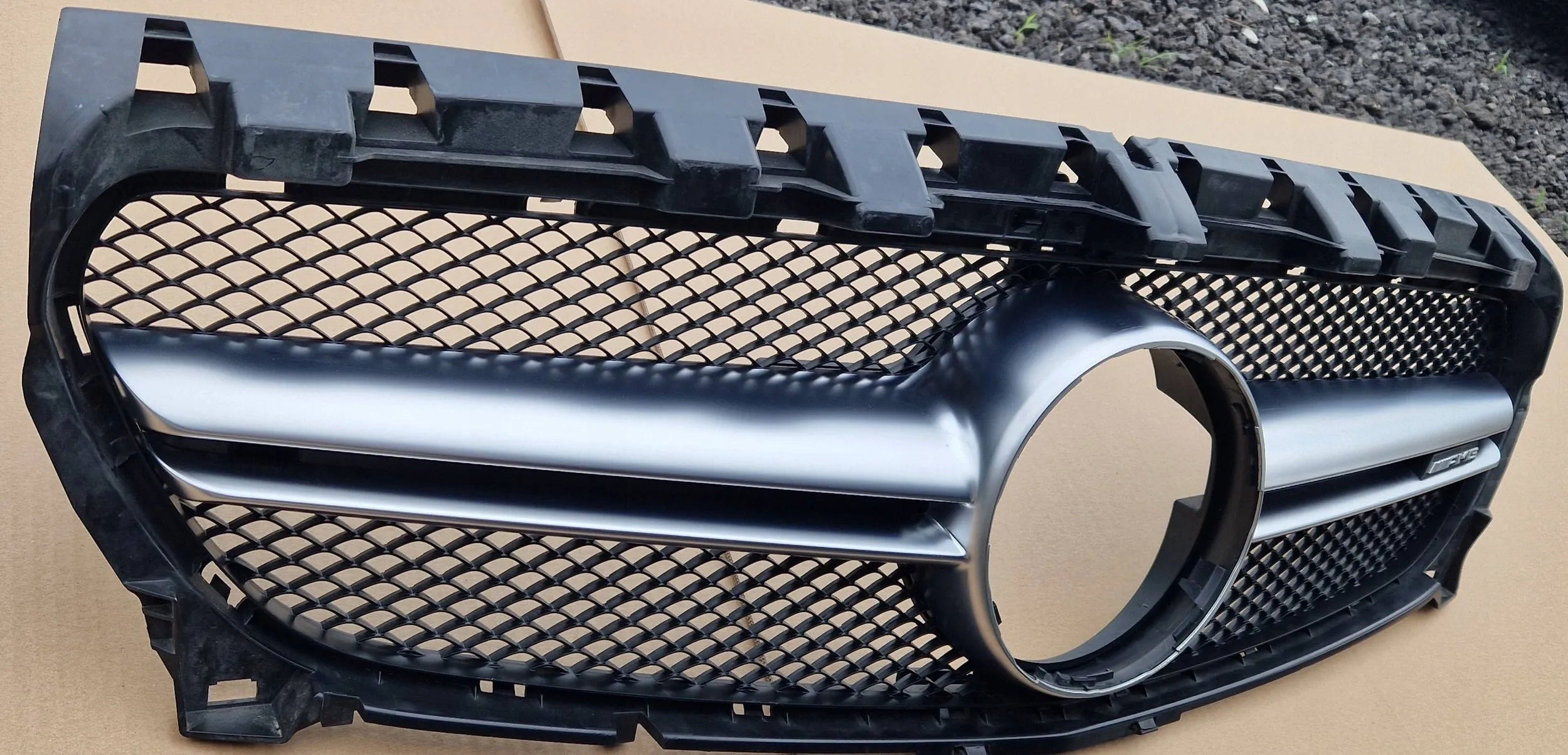 Kühlergrill Mercedes W117 FRONTGRILL A1178880010 Kühlergitter