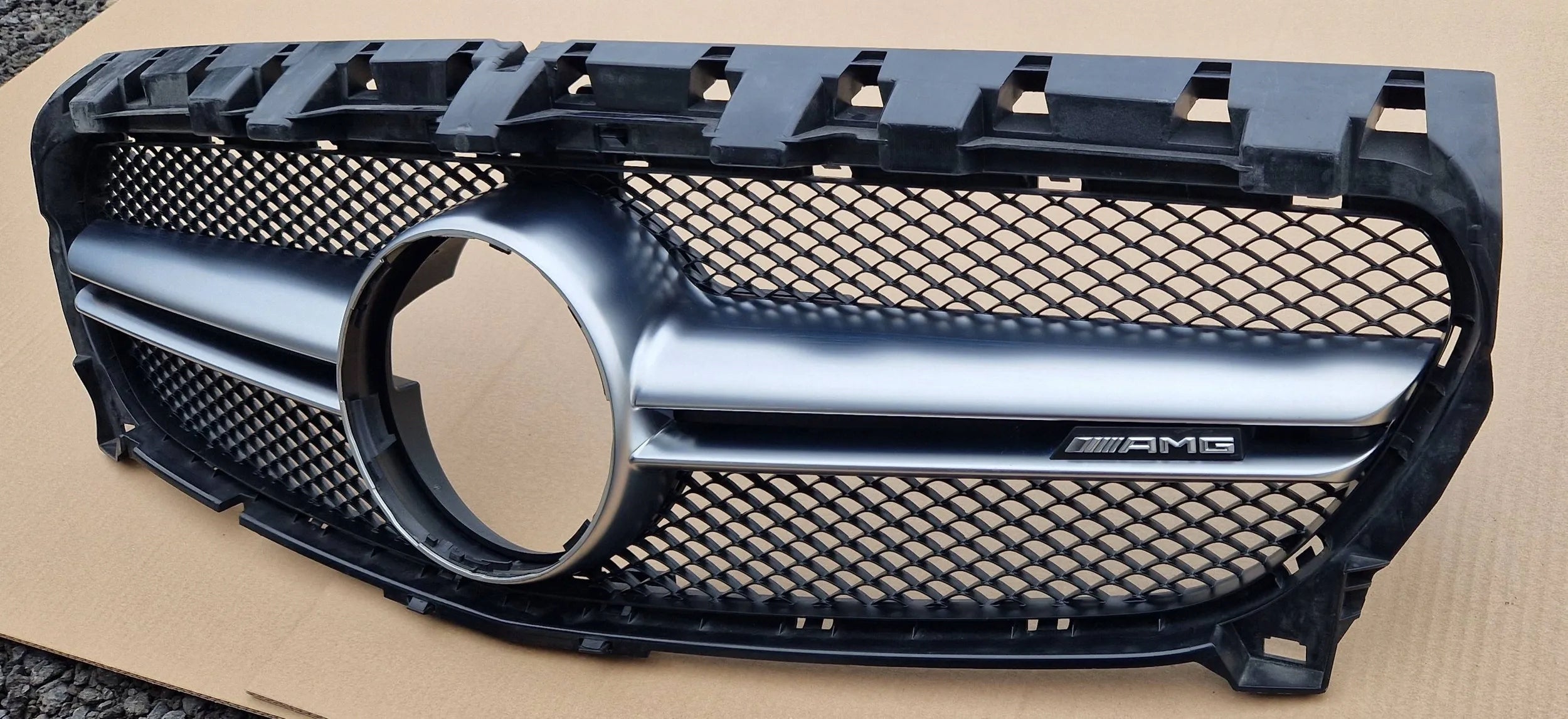 Kühlergrill Mercedes W117 FRONTGRILL A1178880010 Kühlergitter