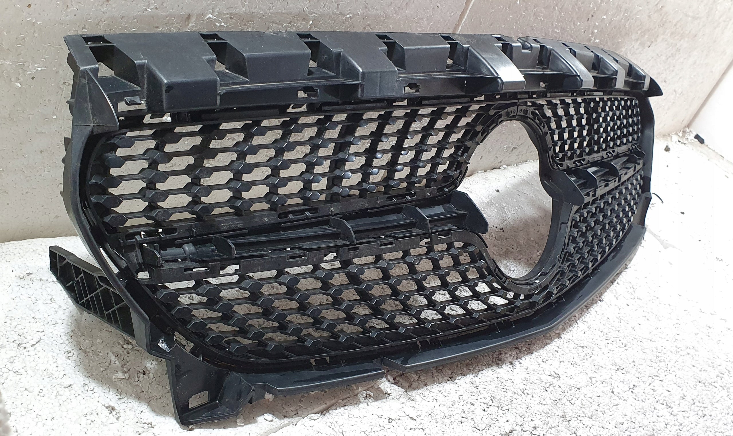 Kühlergrill Mercedes W117 A117 FRONTGRILL A1178880600 Kühlergitter