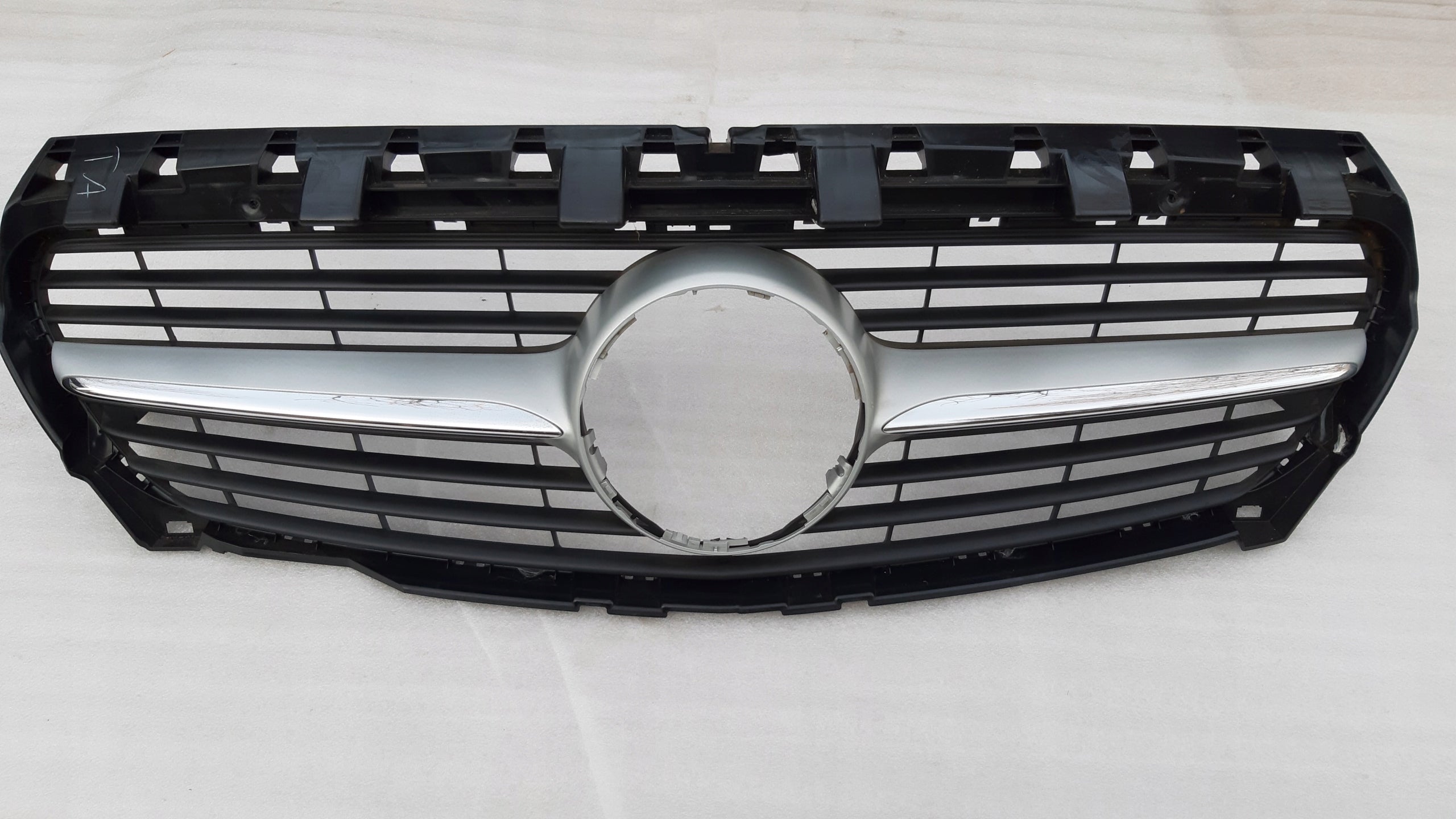  Kühlergrill Mercedes CLA W117 A117 FRONTGRILL A1178880160 Kühlergitter product image