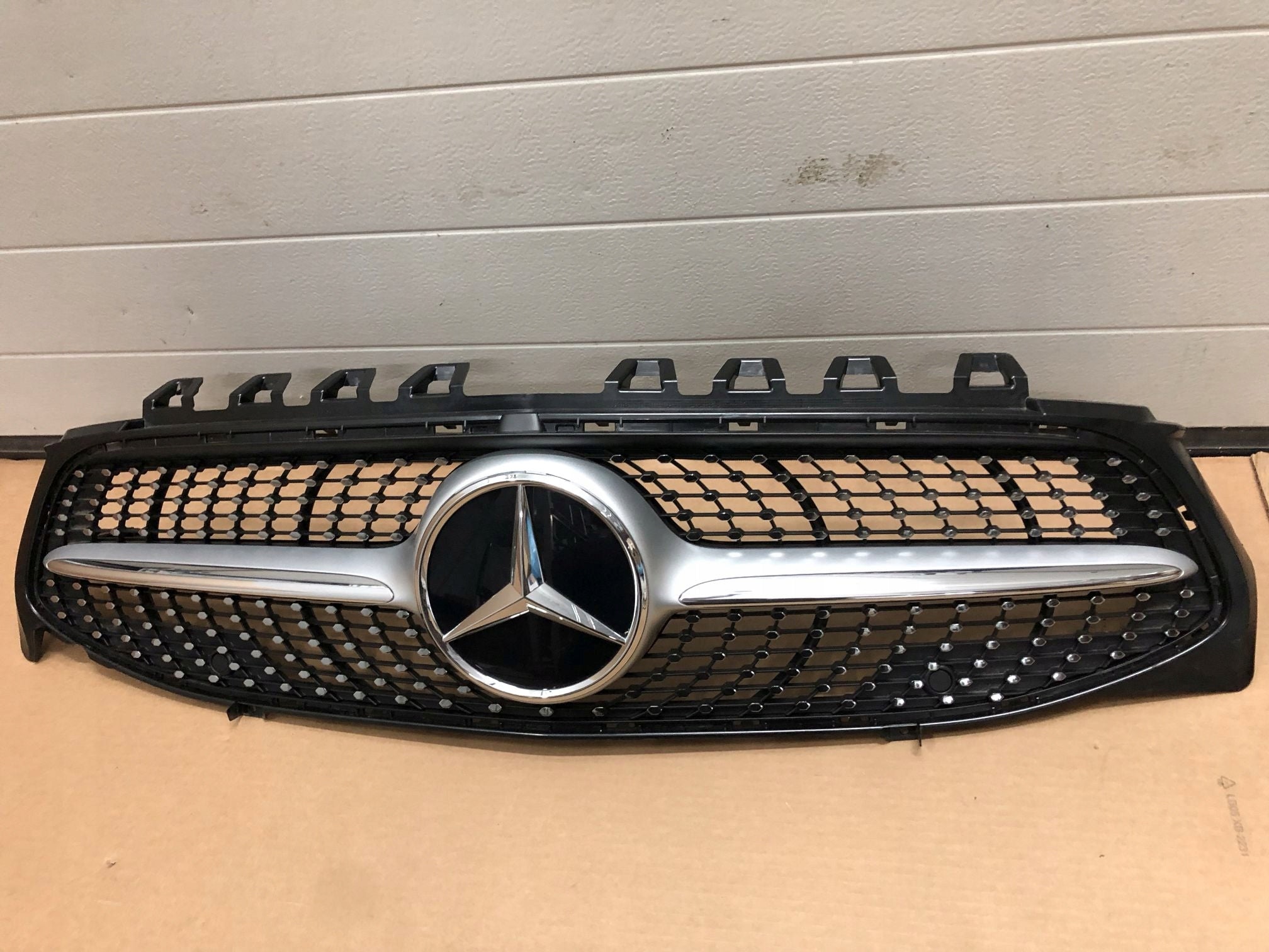 Kühlergrill Mercedes W118 CLA A118 FRONTGRILL Kühlergitter